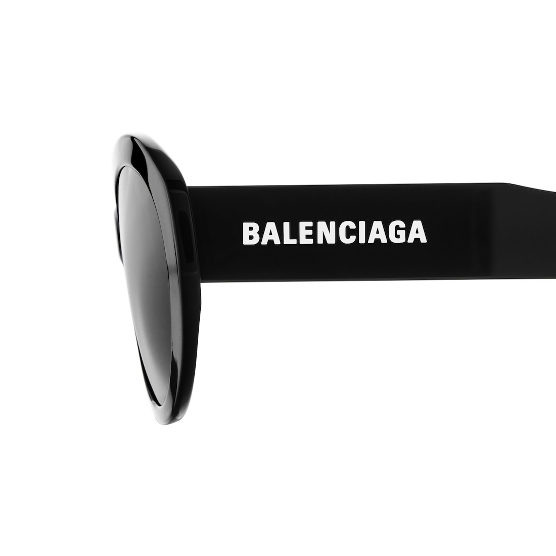 Flat Oval Sunglasses in Black - 5