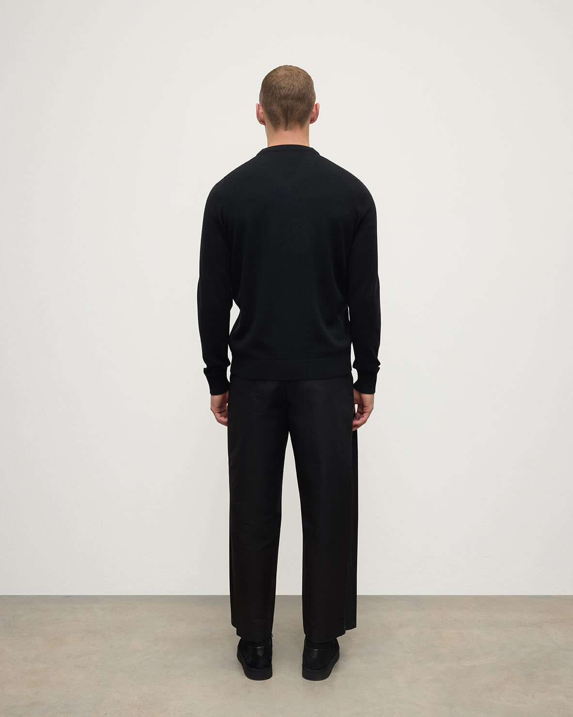 Classic Cashmere Black V Neck Jumper - 4