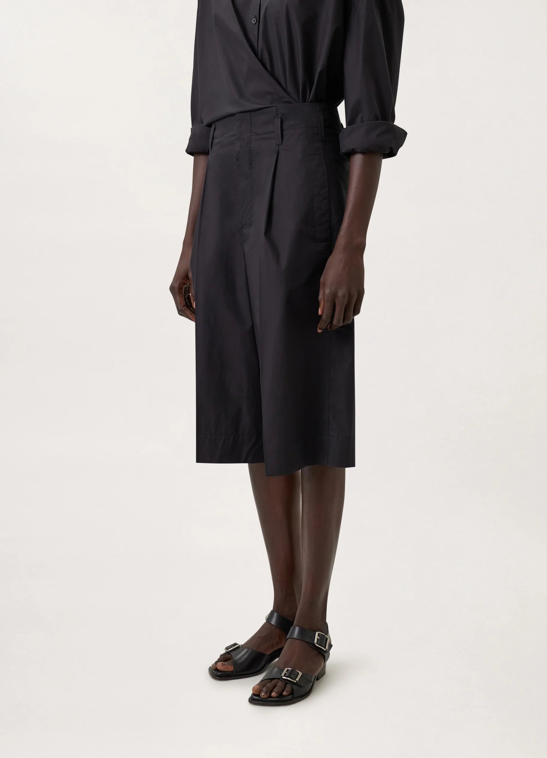 LARGE PLEATED SHORTS
COTTON POPLIN - 4