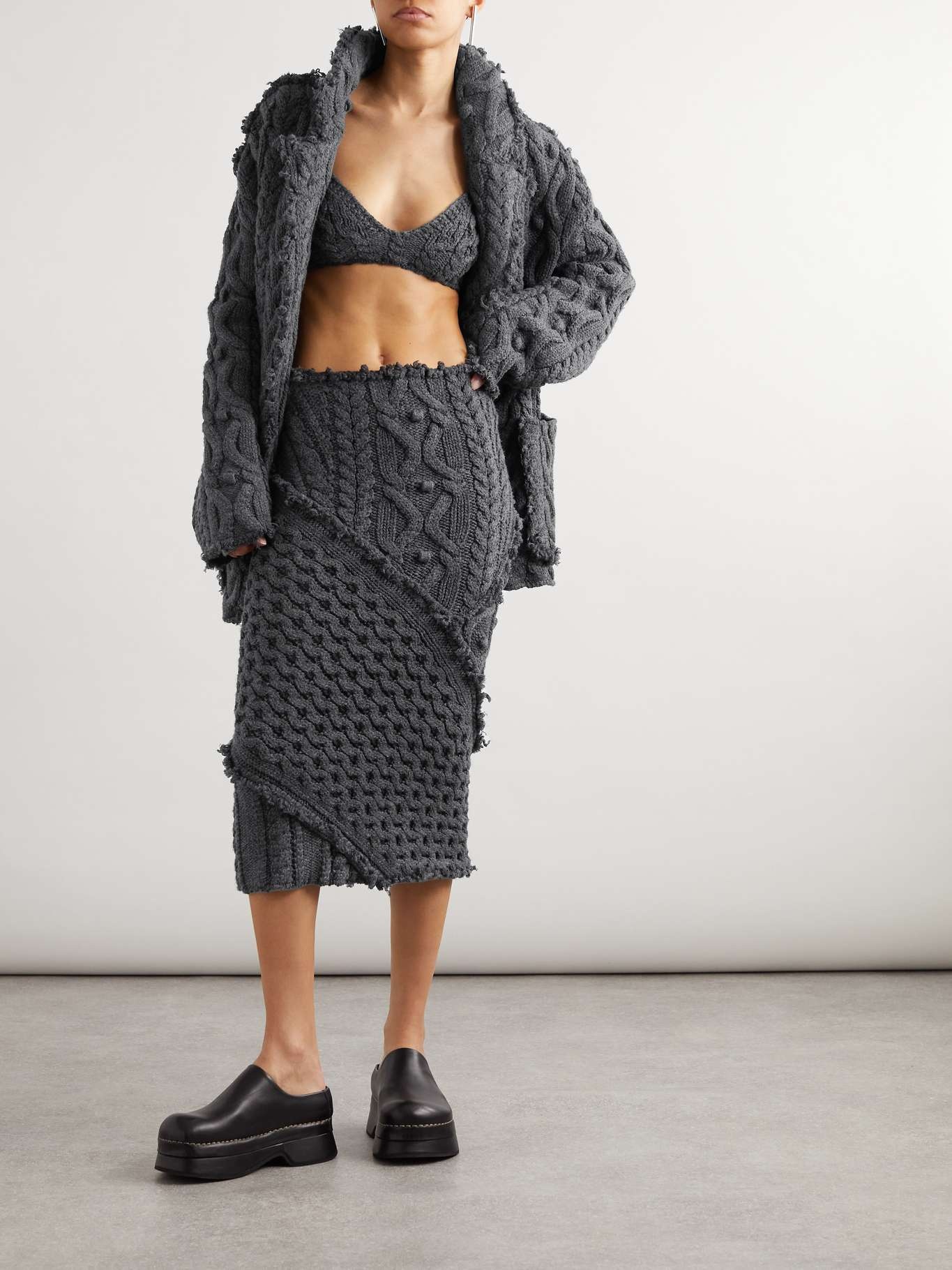 【関税&送料込】Alexander Mcqueen Ribbed Stretch Knit Pencil Alexander McQueen ribbed-knit Pencil Skirt | Black | FARFETCH JO