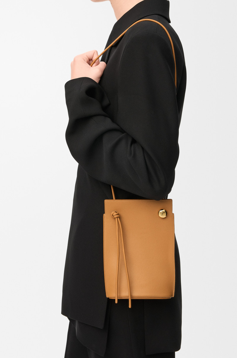 Loewe Pebble Dice pocket in classic calfskin outlook