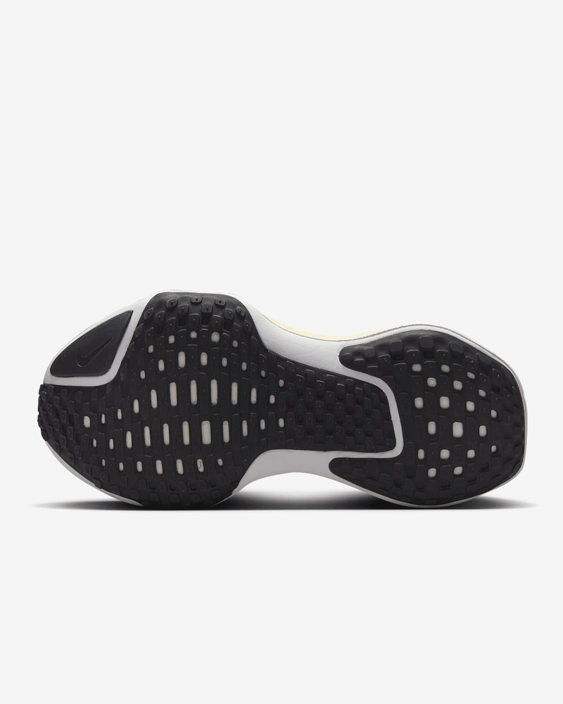 Nike Nike Women's Invincible 3 Road Running Shoes (Extra Wide) outlook