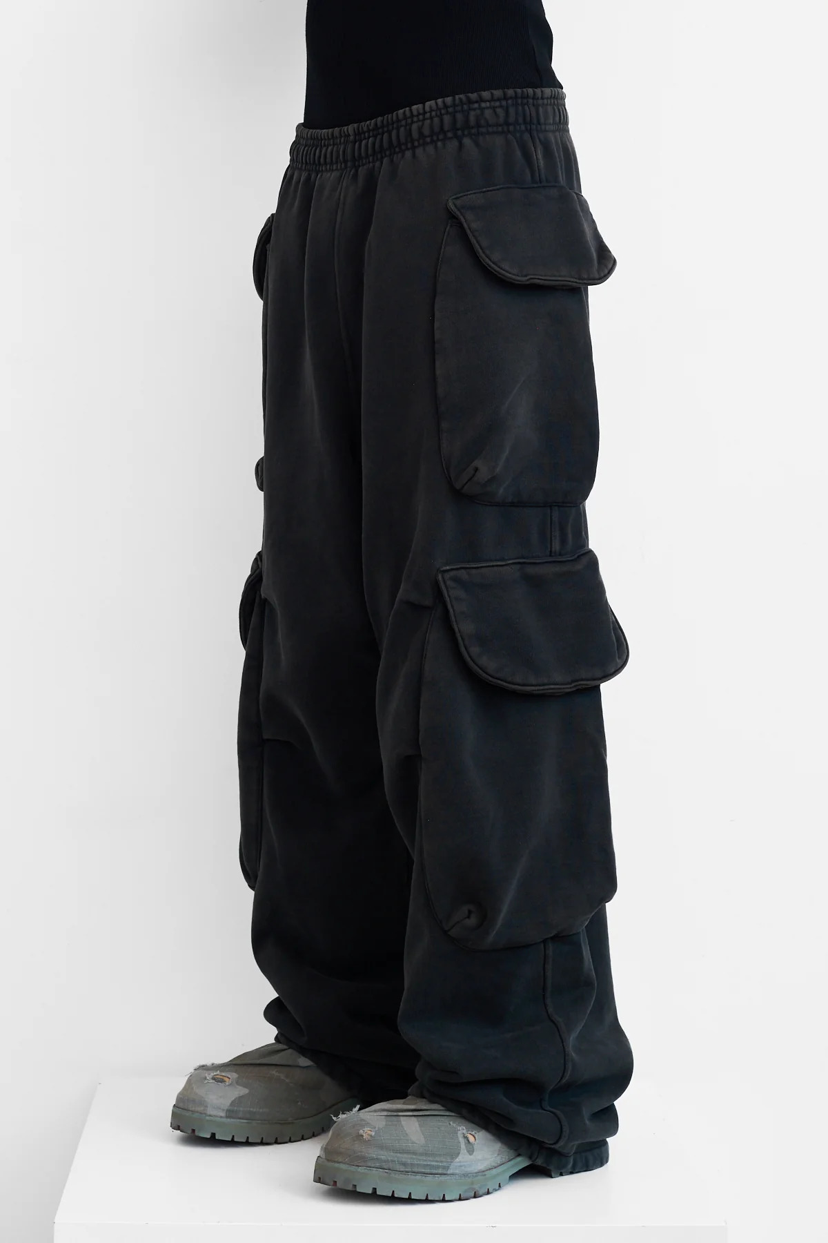 Entire Studios Heavy Cargo Sweatpants Washed Black - 4