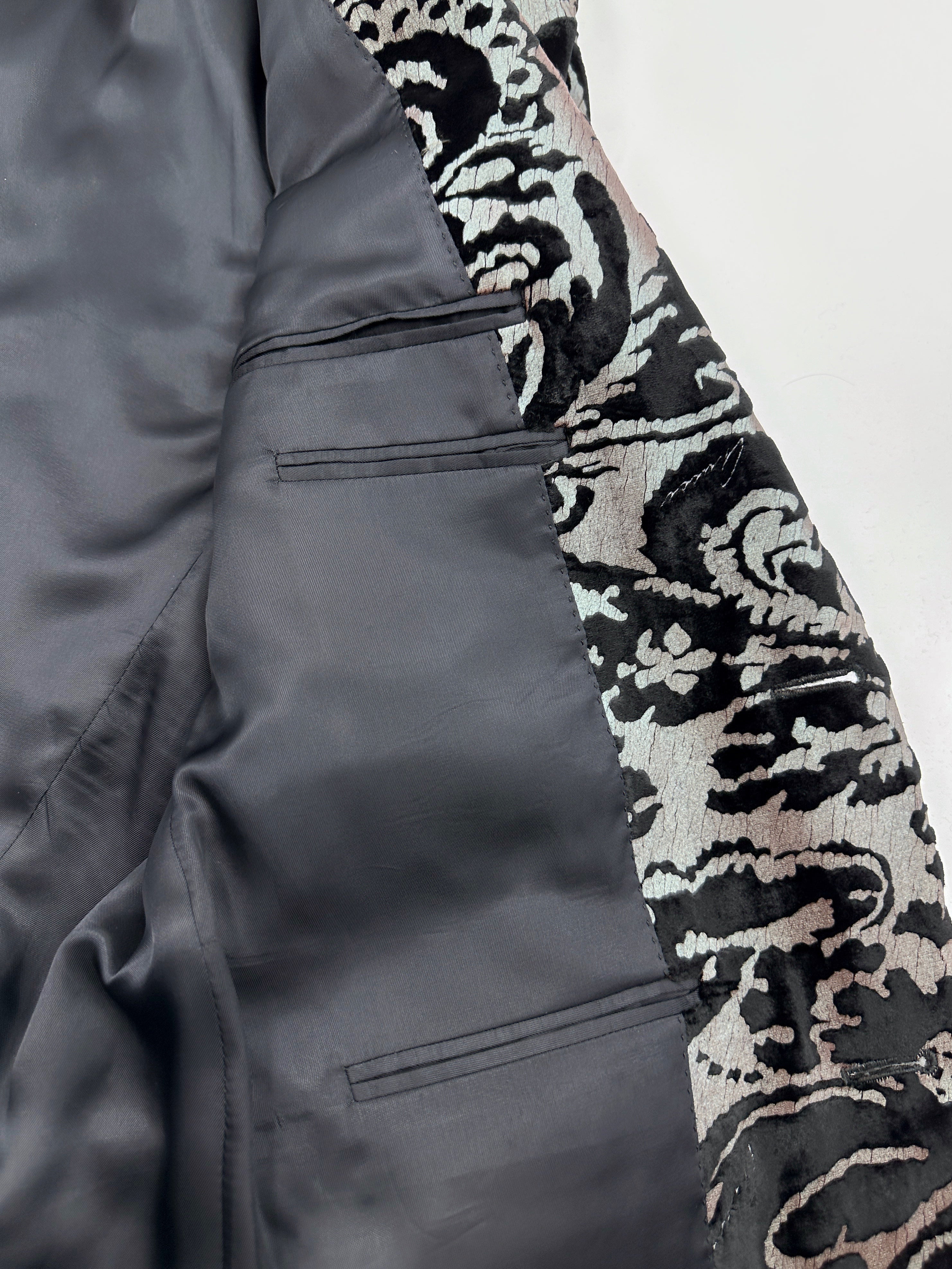 STATEMENT Gucci Spring 2000 Tom Ford Runway Men’s Damask Iridescent Floral Velvet Tuxedo Blazer Jack - 13