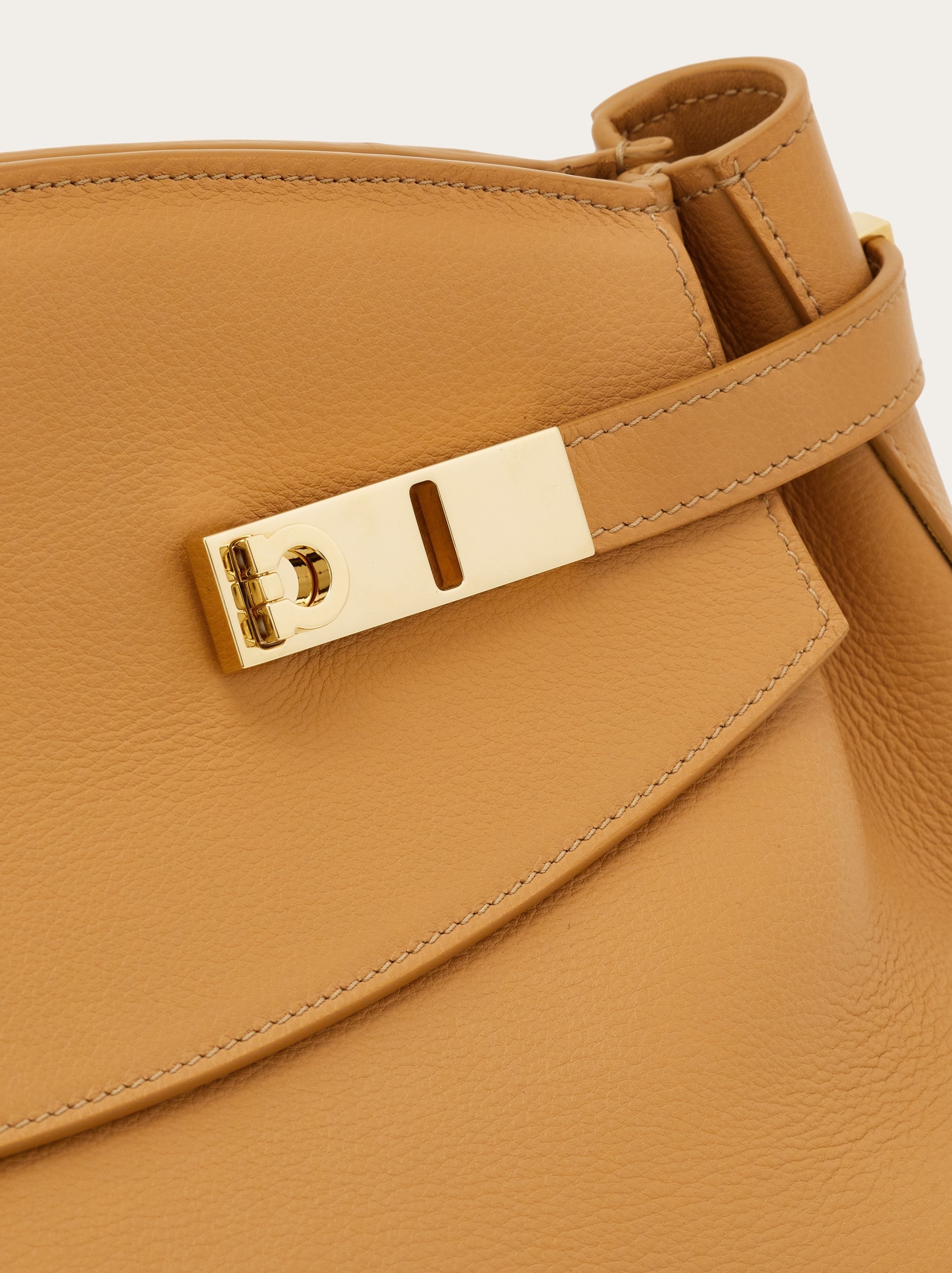 Hug shoulder bag - 8