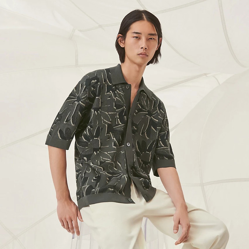 Boxy fit shirt with capri collar 1