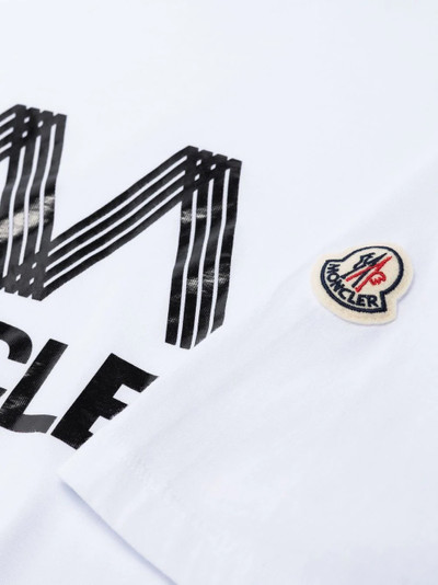 Moncler logo-print T-shirt outlook