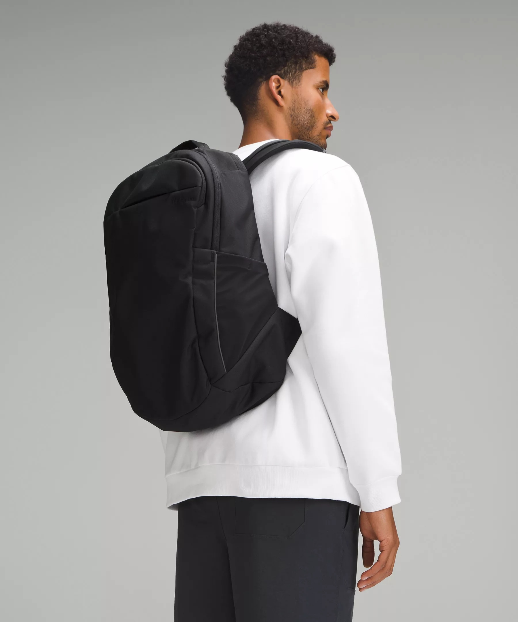 Triple-Zip Backpack 28L - 8