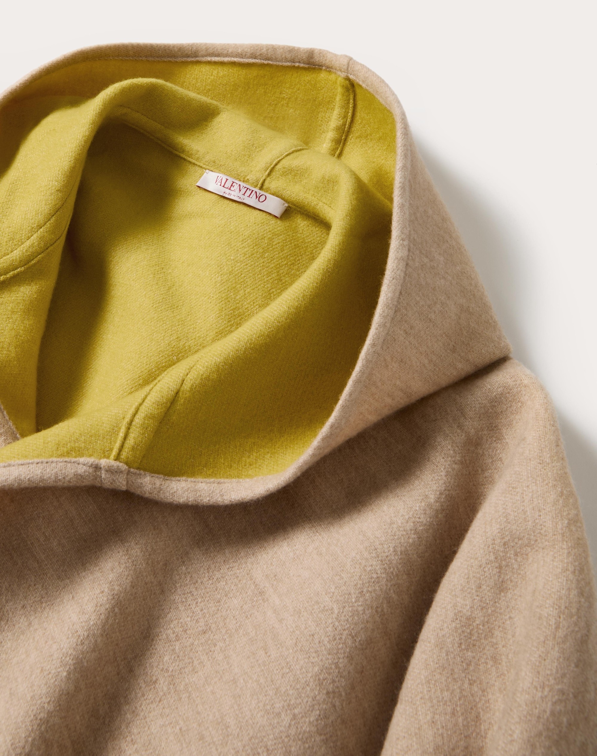 V DETAIL WOOL AND CASHMERE PONCHO WITH HOOD AND METAL V APPLIQUÉ - 2