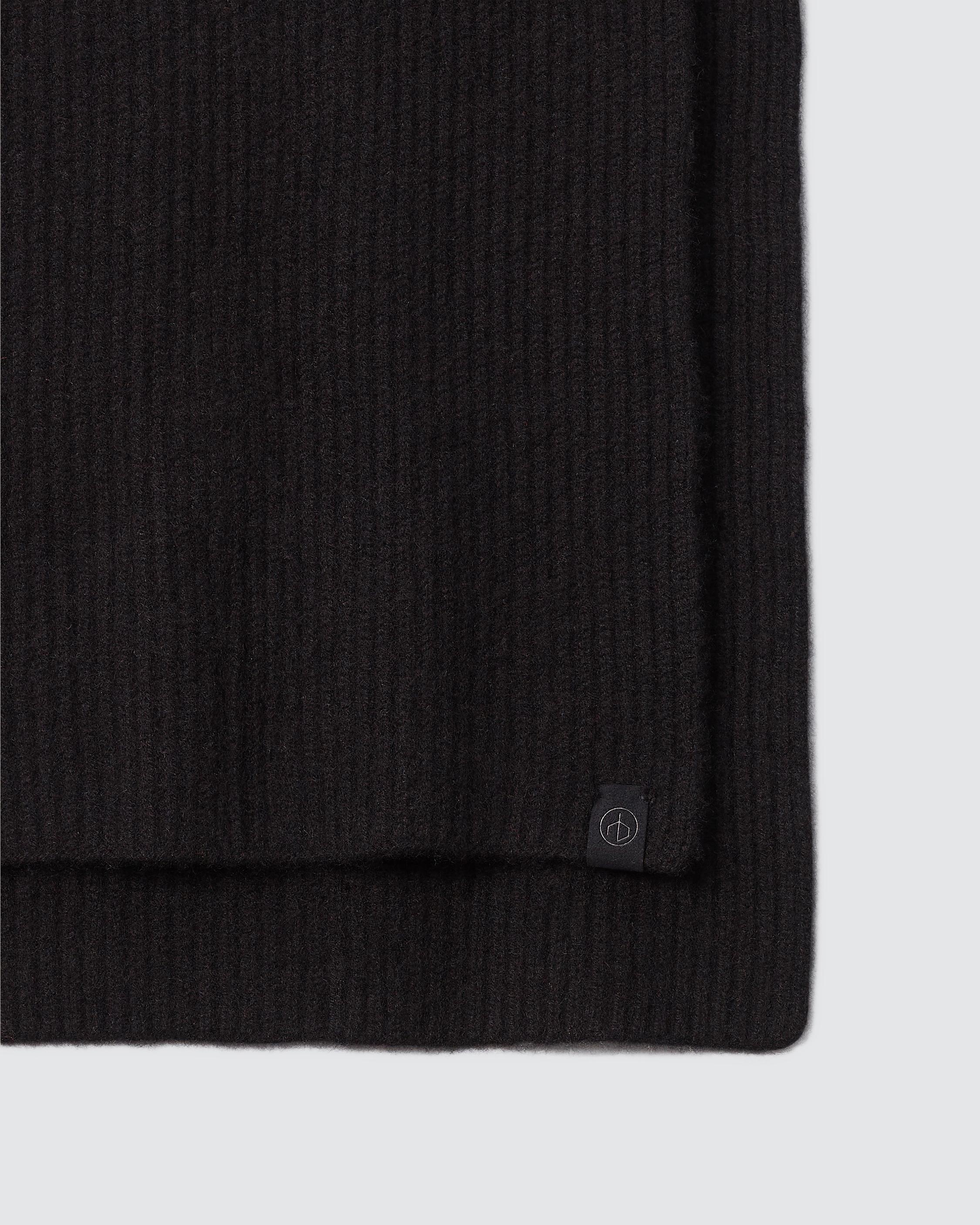 Ace Cashmere Scarf
Midweight Scarf - 3
