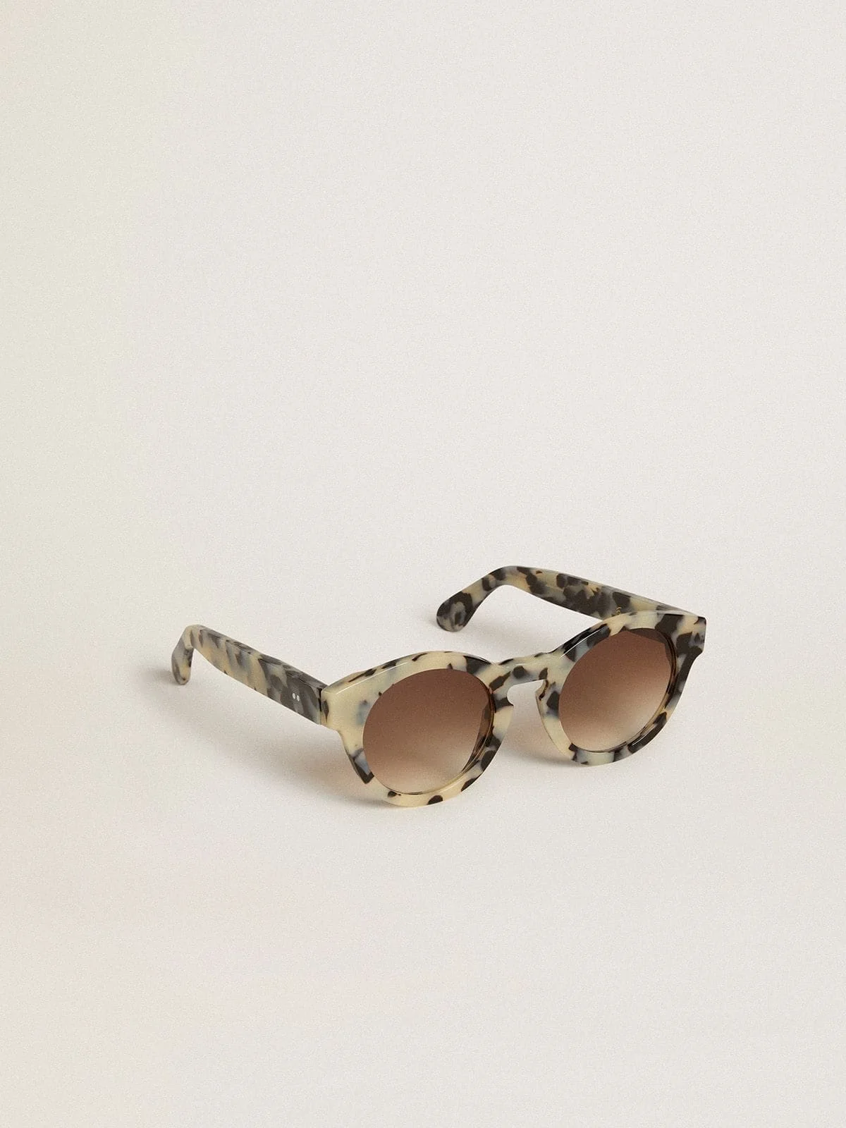 Cameron-style sunglasses with a tortoiseshell pattern - 1