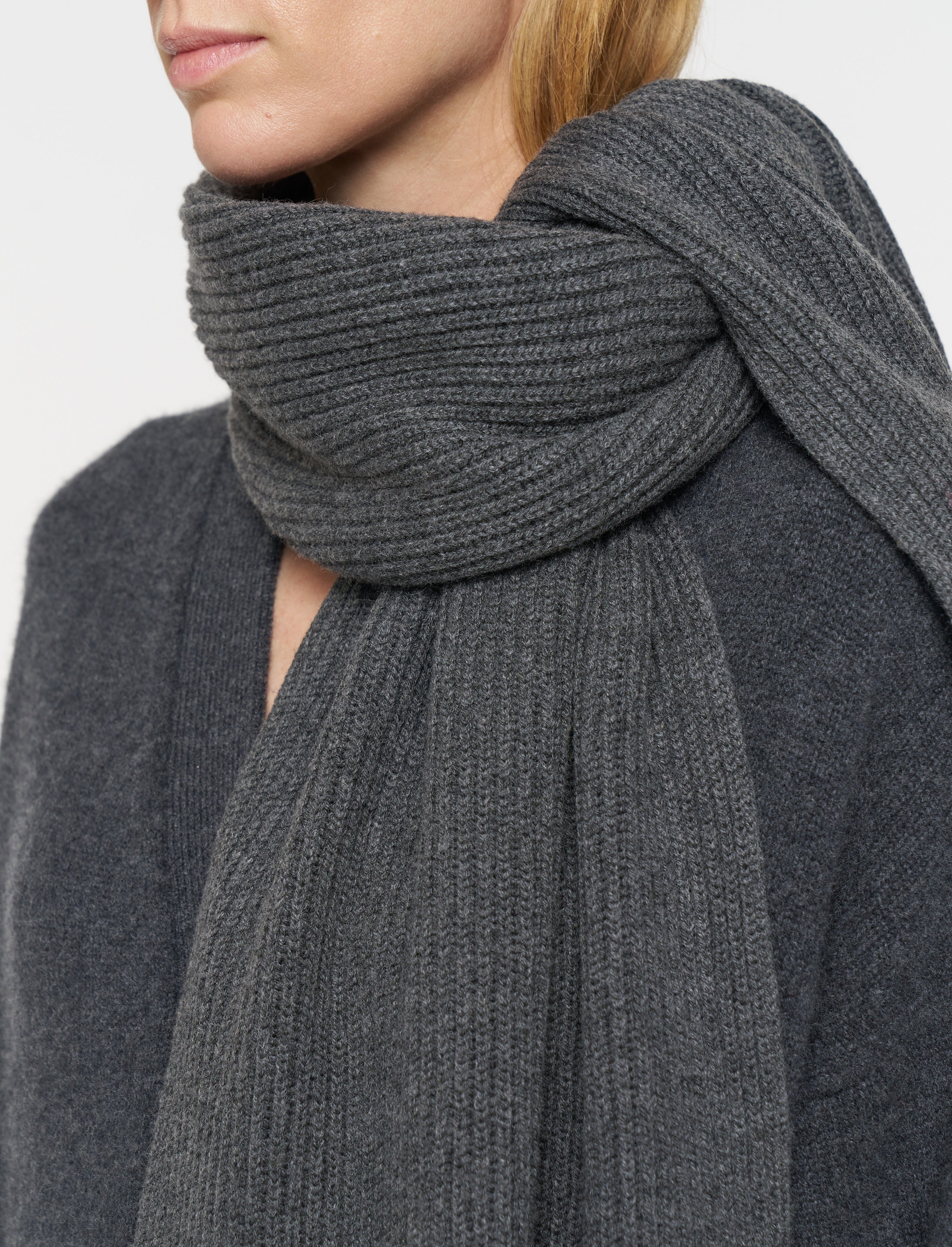 Light Cardigan Stitch Scarf - 3