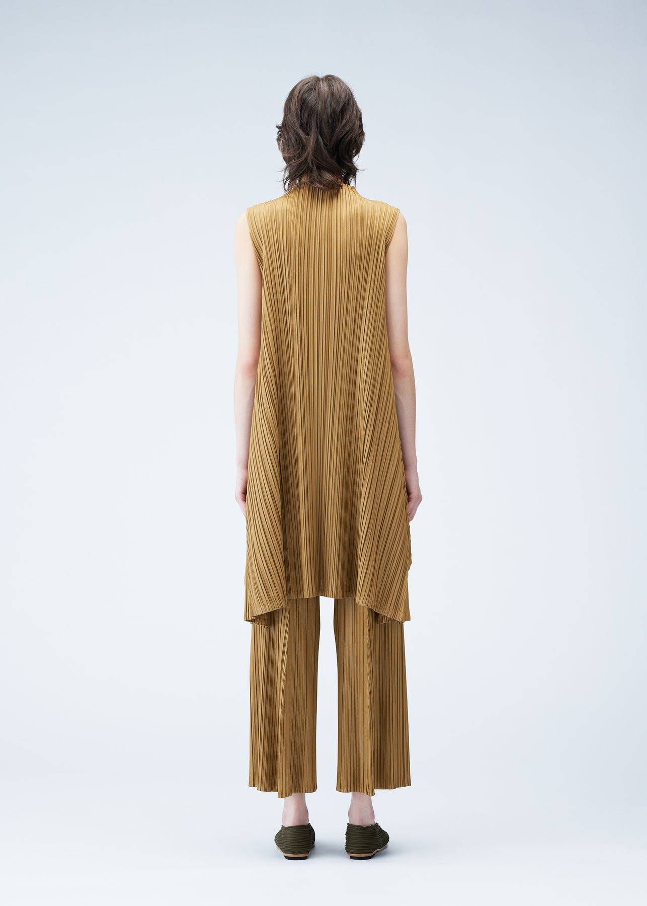 MELLOW PLEATS DRESS - 6