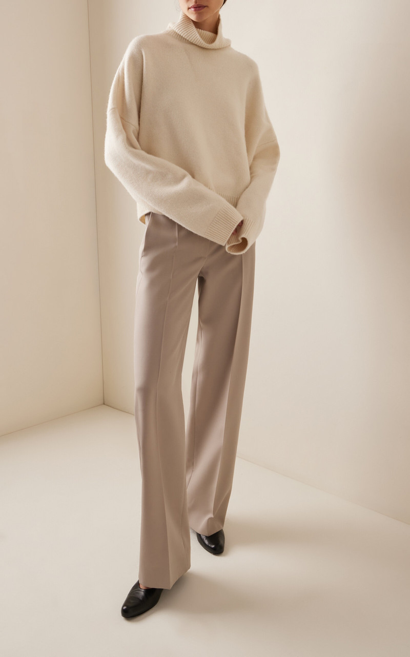 The Row Ezio Oversized Wool-Cashmere Sweater ivory outlook