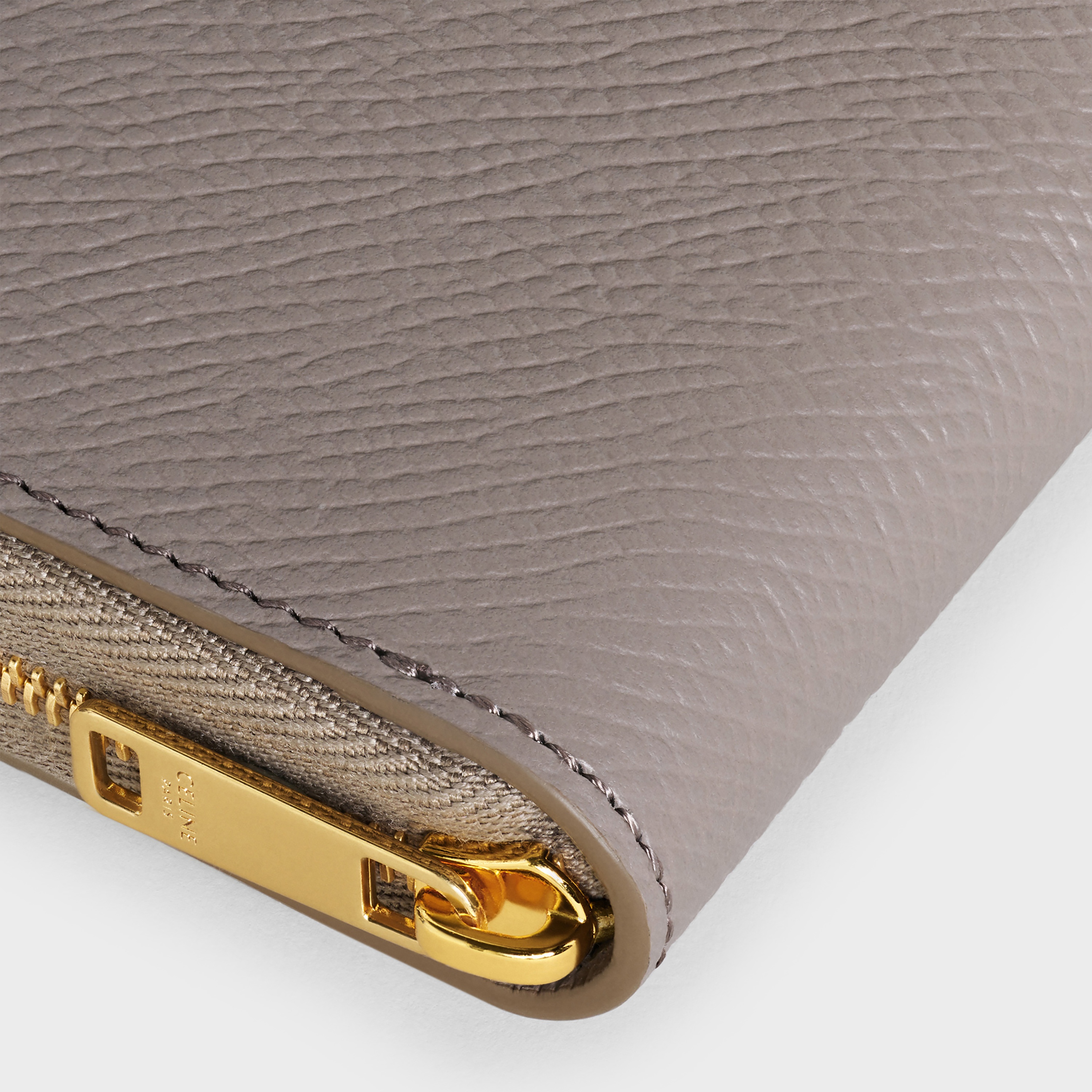 Large zipped wallet in Grained calfskin - 4