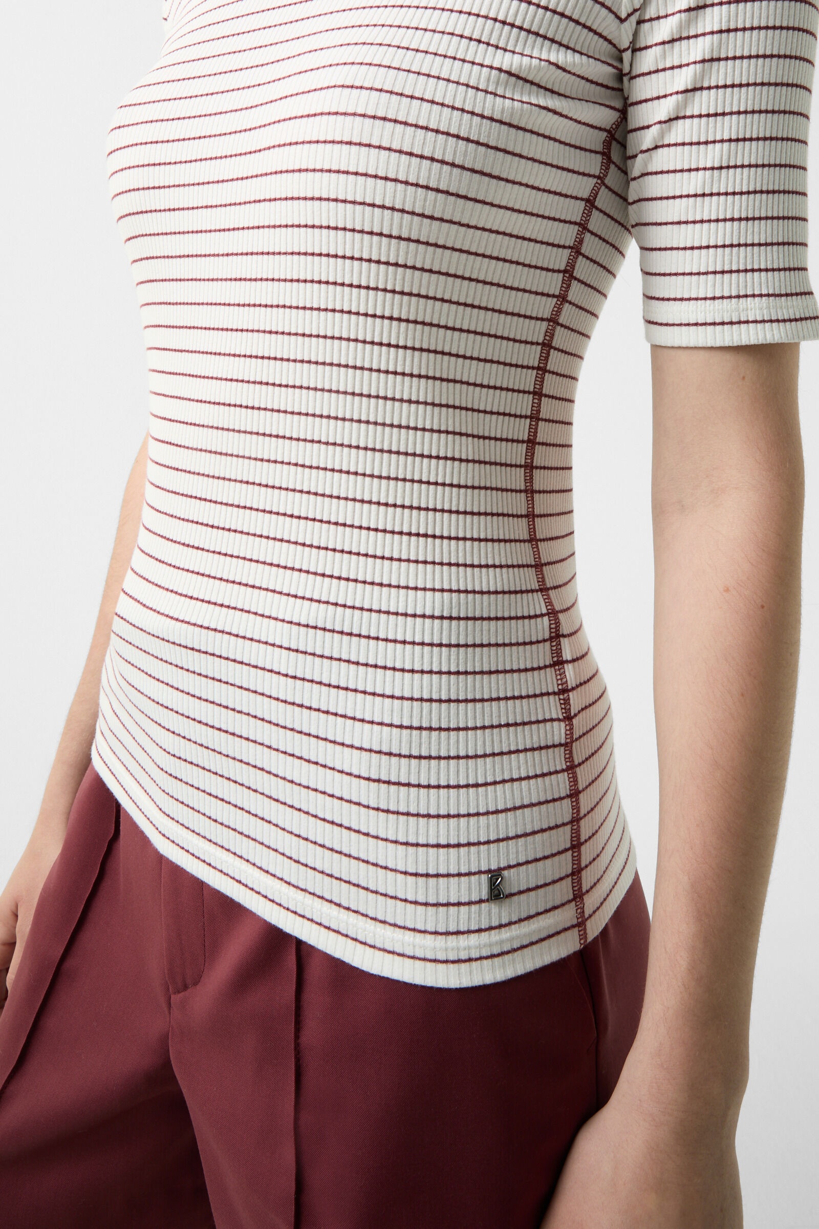 T-shirt Riva in Wine red/off-white - 5
