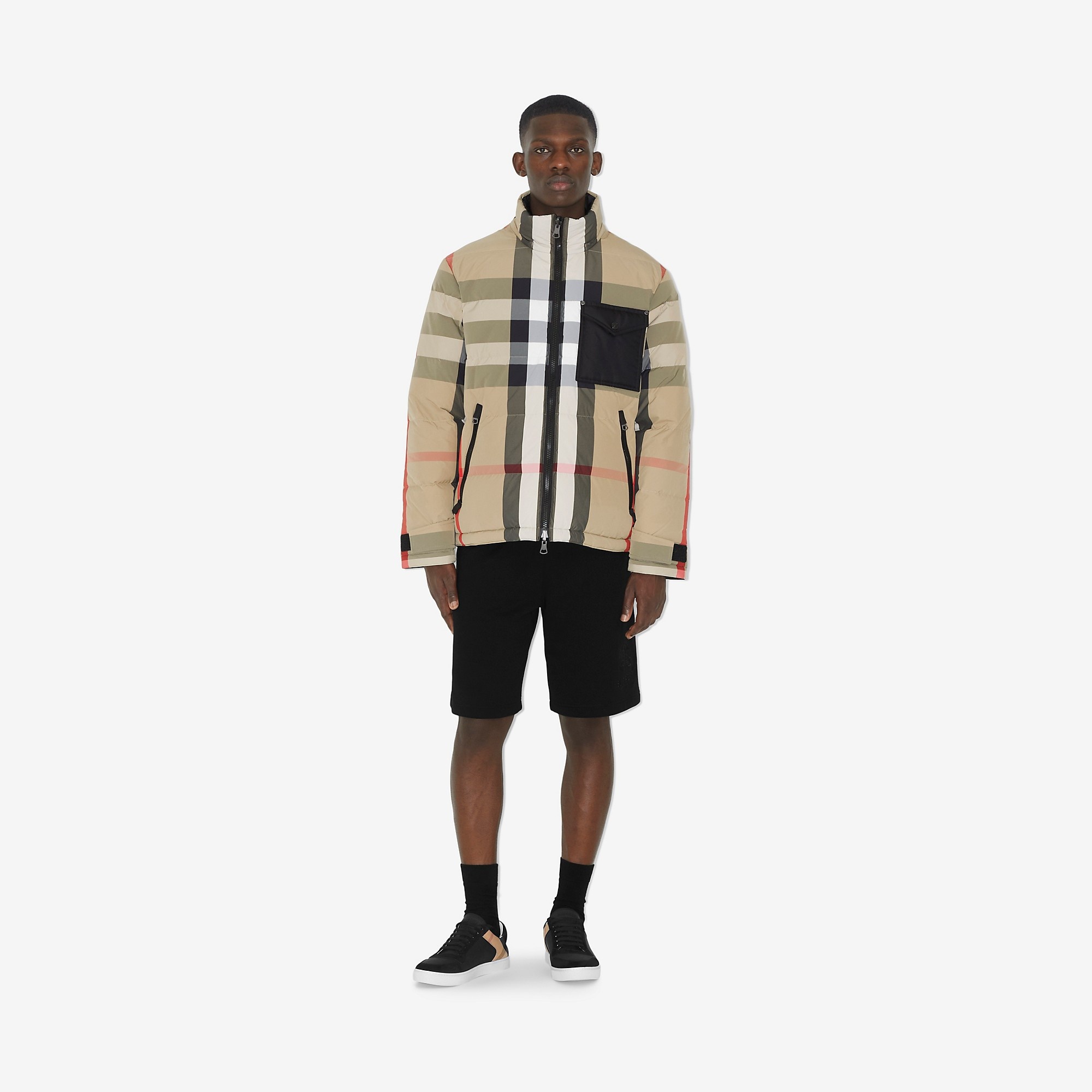 ダウンジャケット・コート BURBERRY REVERSIBLE DOWN JACKET Reversible Check Puffer Jacket in Archive beige/black - Men