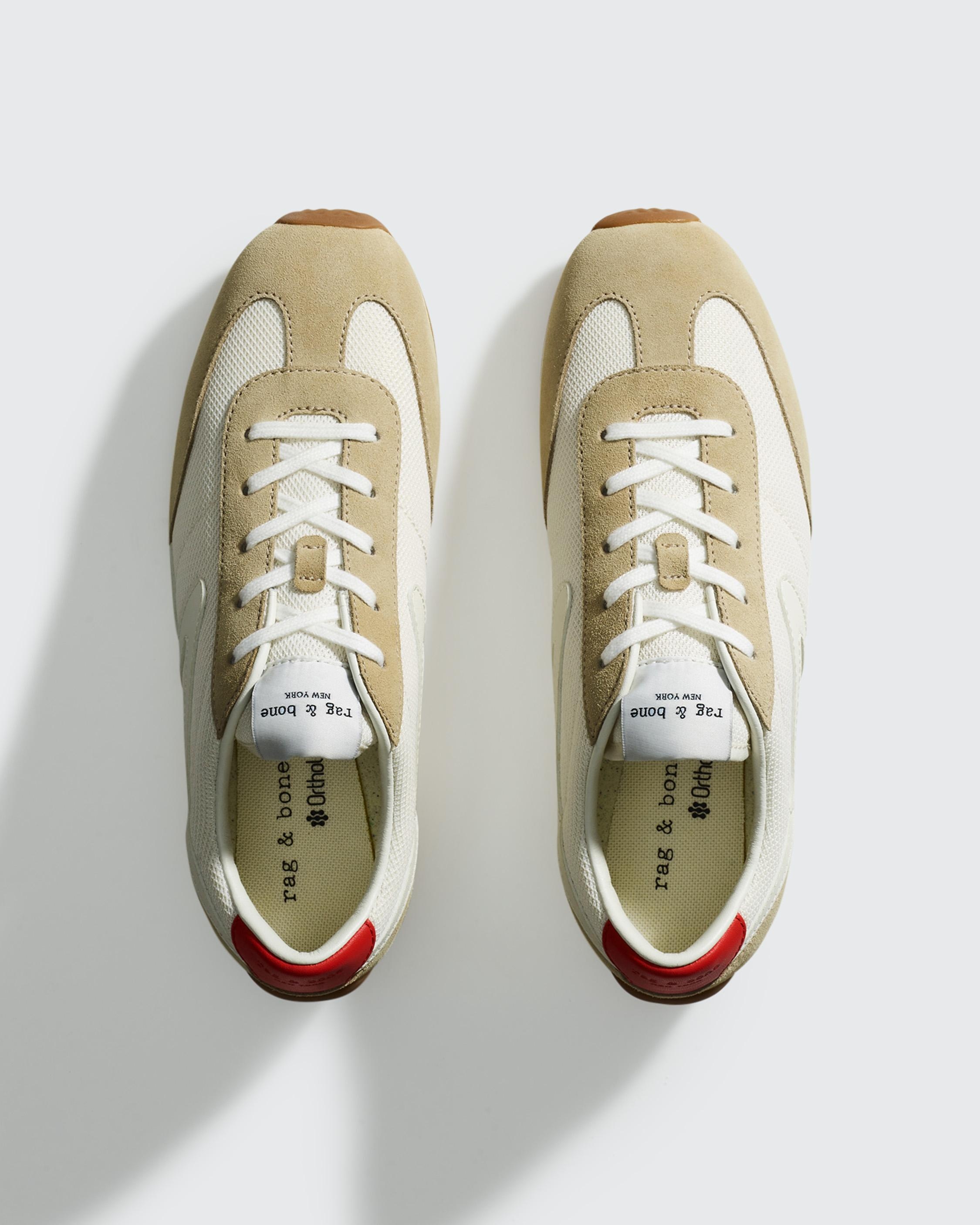 Retro Runner - Suede
Low Top Sneaker - 6