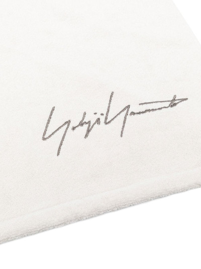 Yohji Yamamoto logo-embroidered bath towel outlook