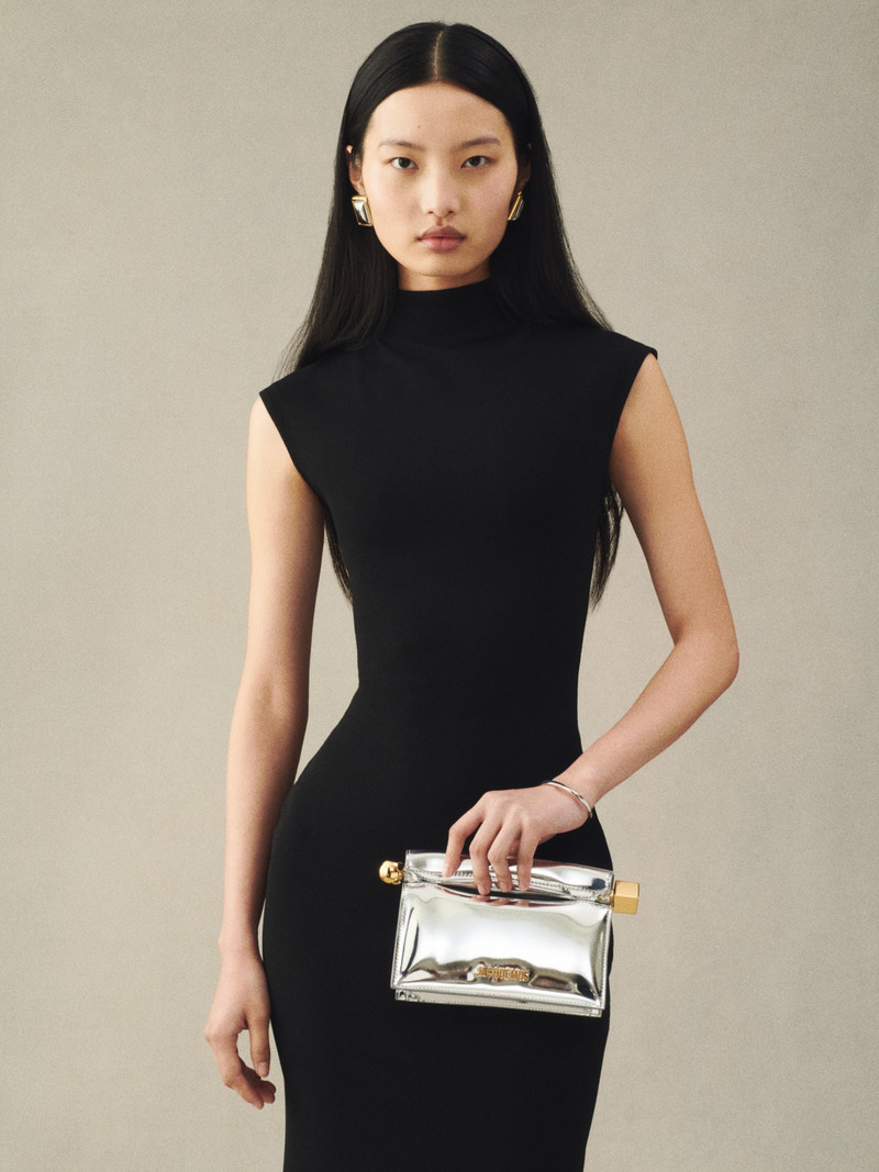 JACQUEMUS The small Rond Carré clutch outlook