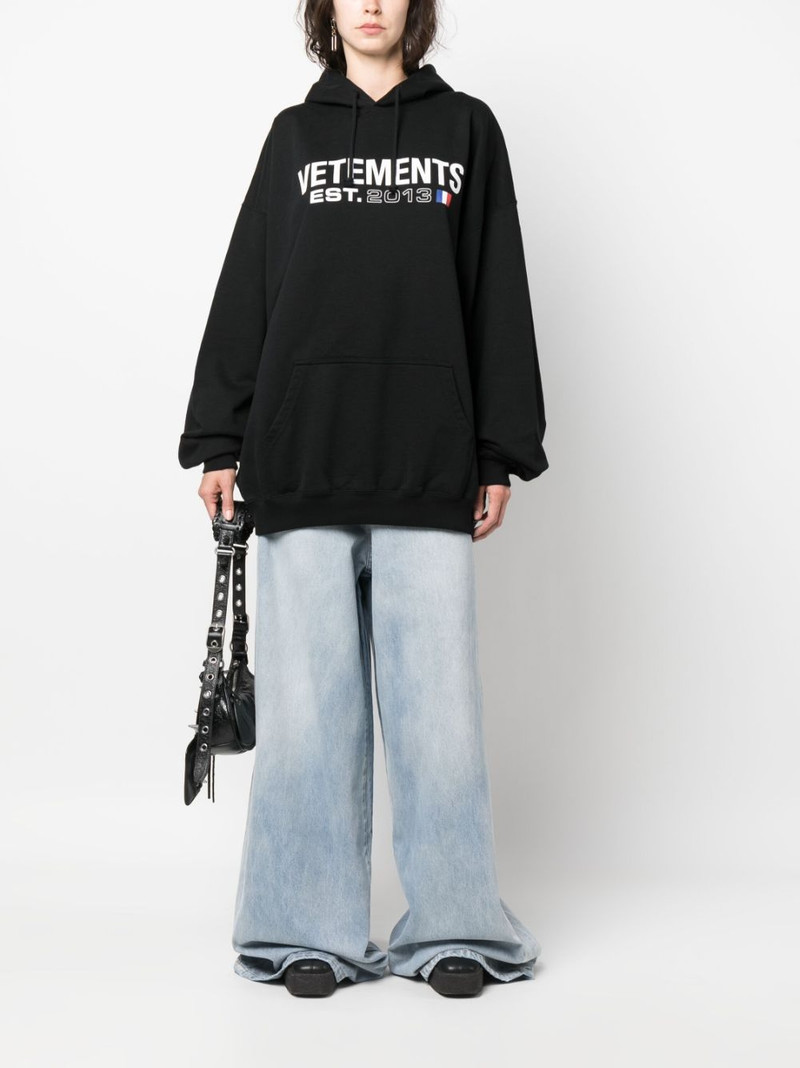 VETEMENTS logo-print hoodie outlook