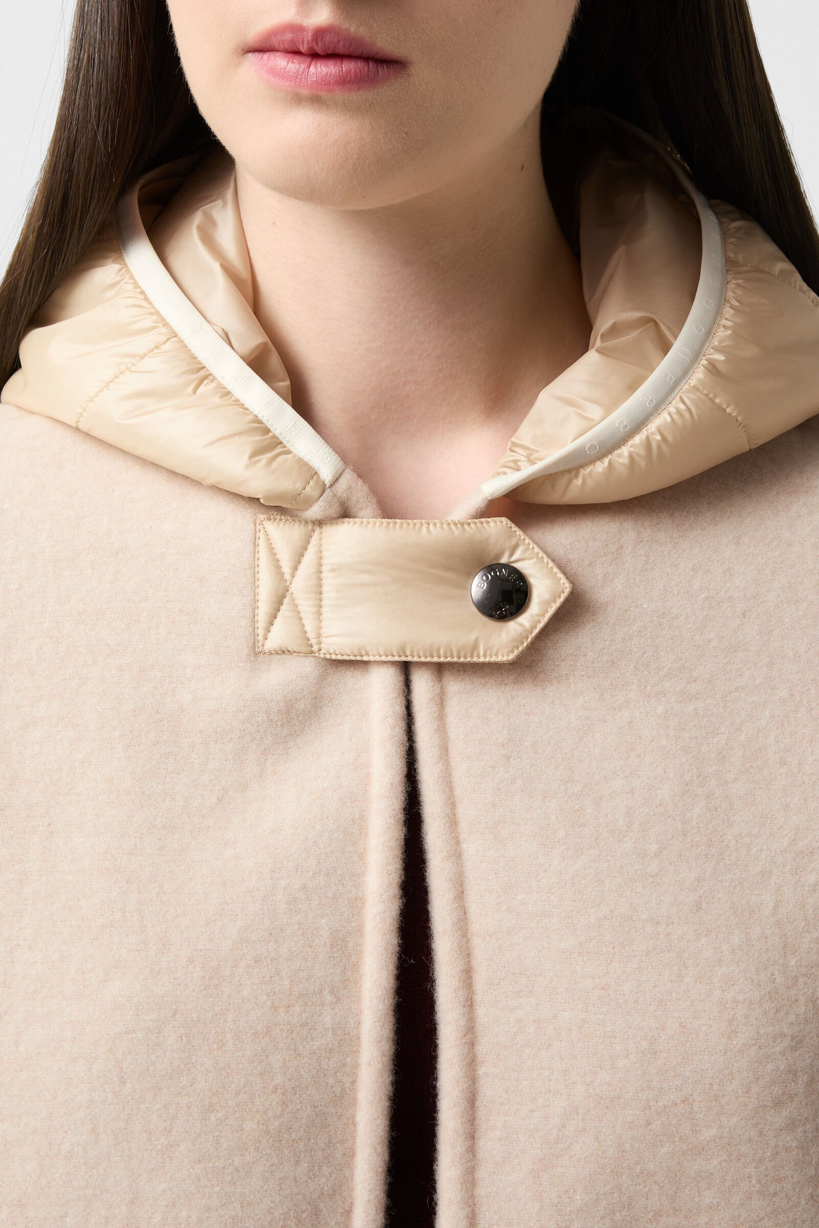 Poncho Nilla in Beige - 6