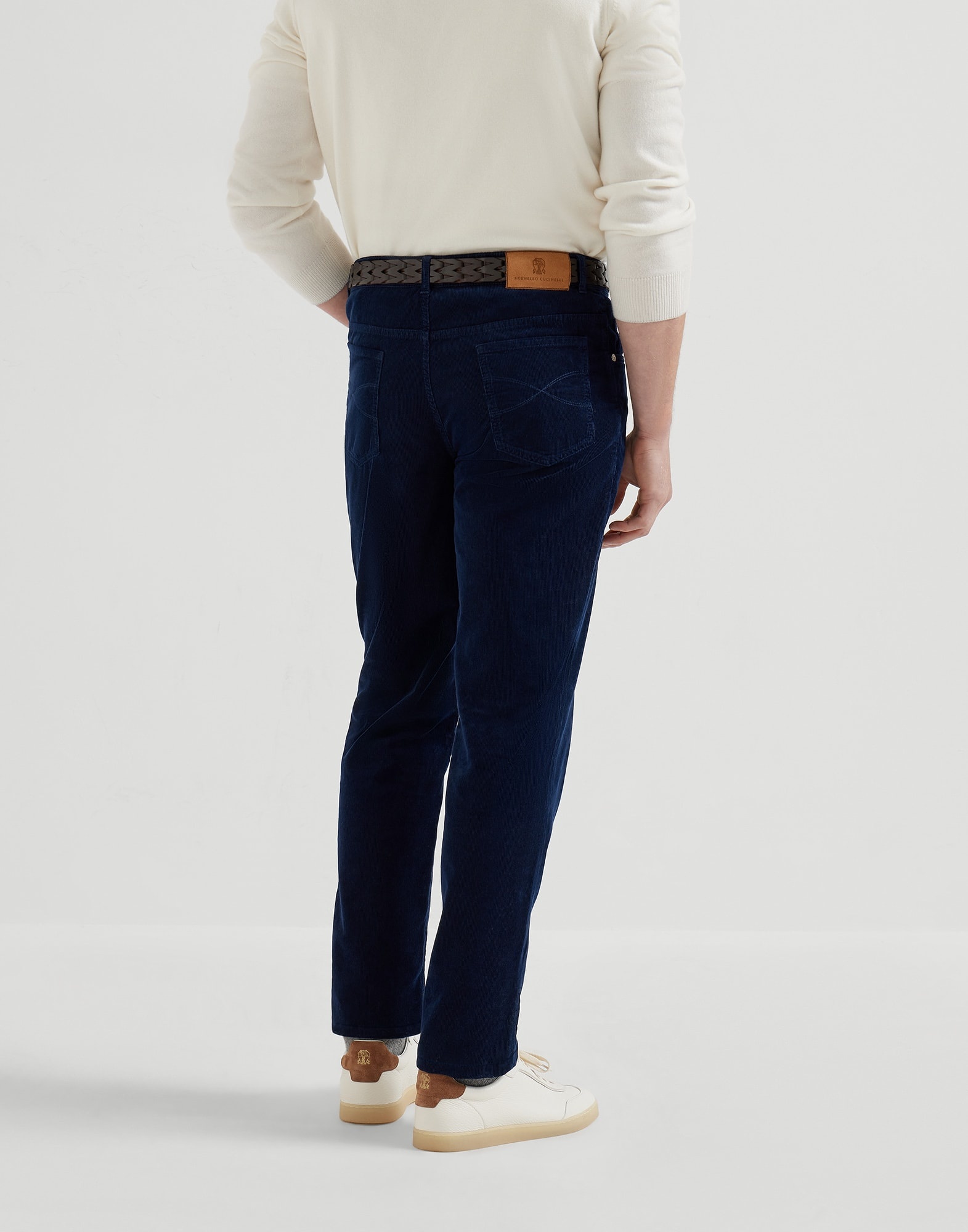 Garment-dyed five-pocket Italian fit trousers in cotton narrow wale corduroy - 2