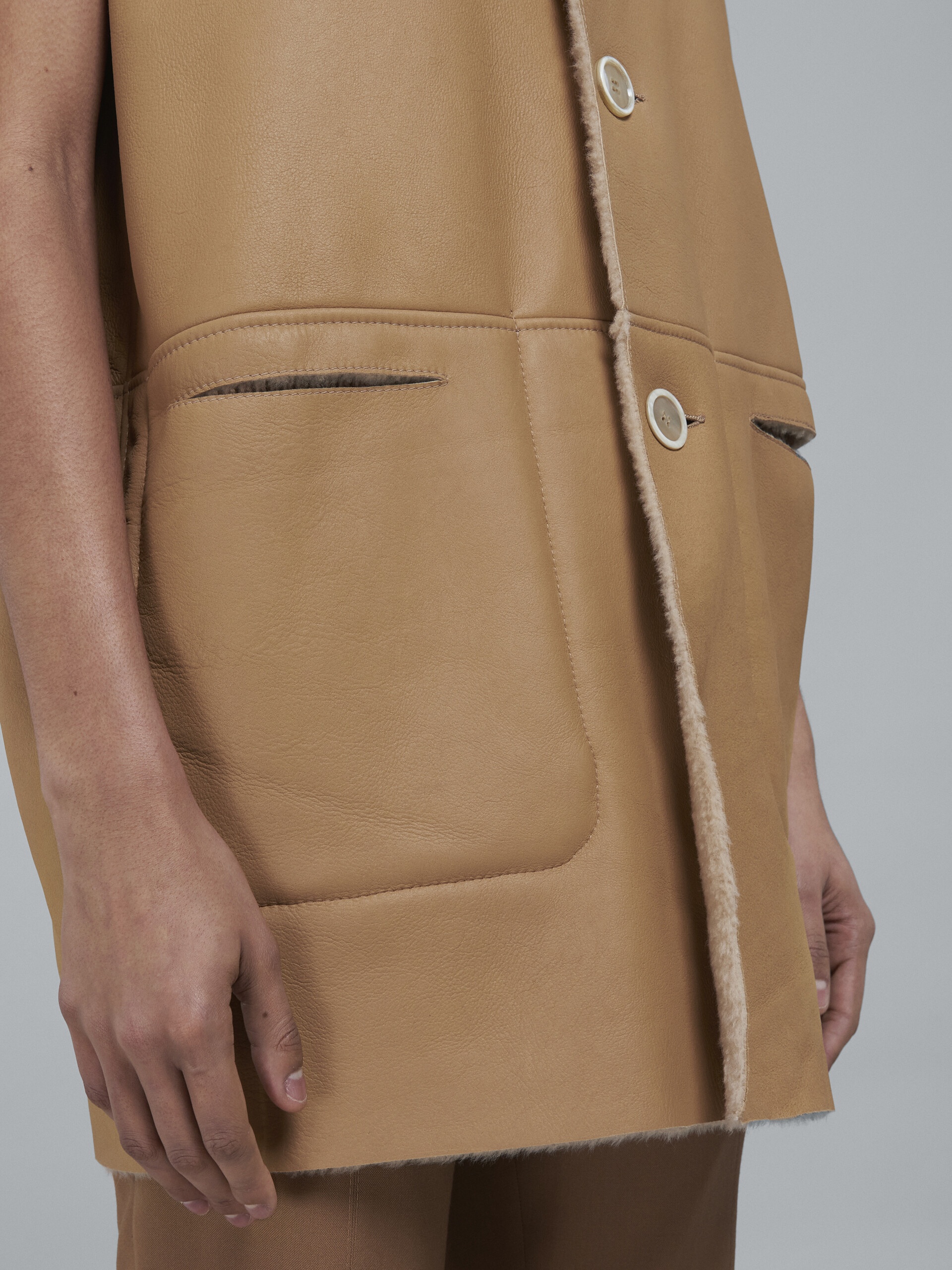 LIGHT MERINO VELOUR VEST - 5