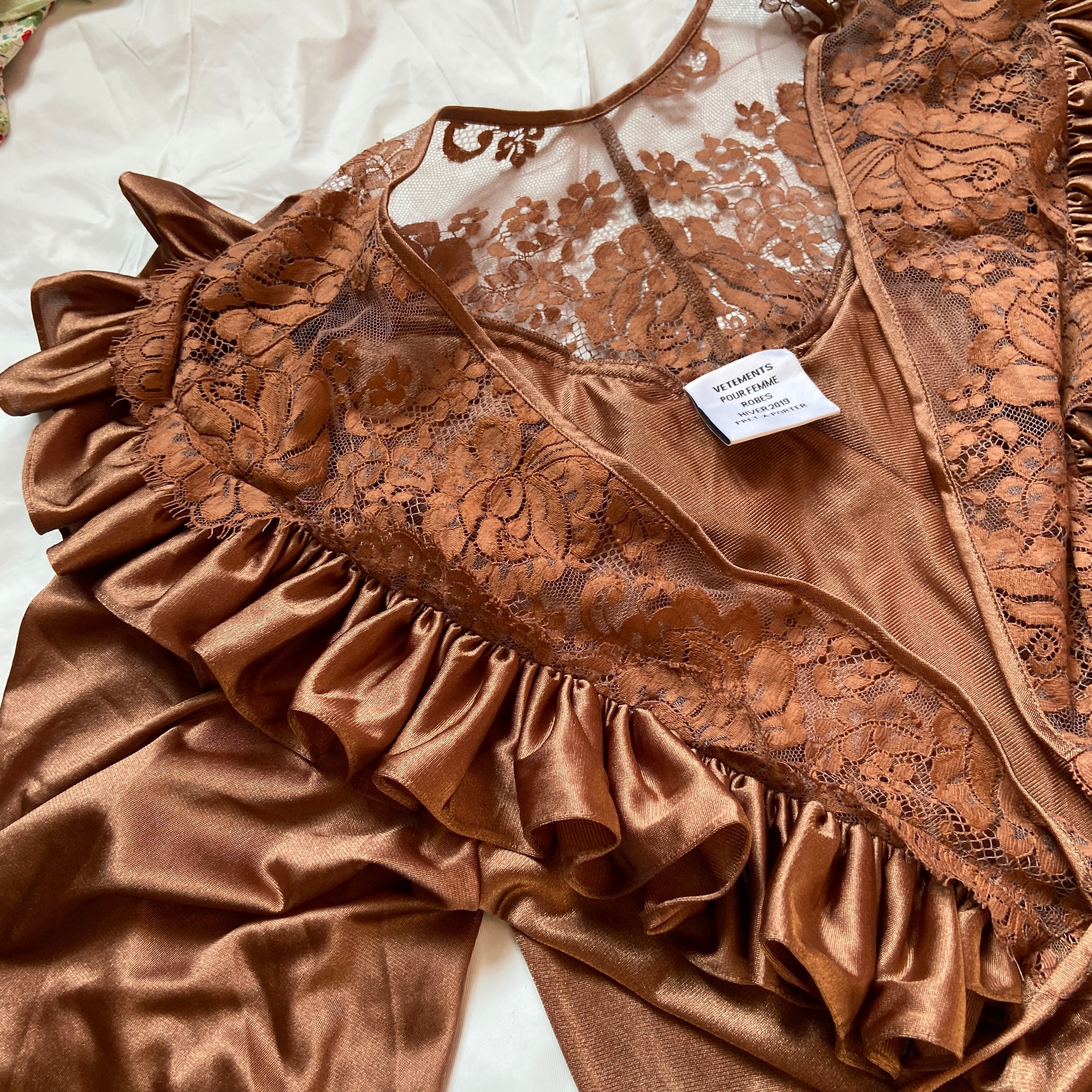 Vetements fall 2019 demna metallic brown floral ruffles lace robe dress - 9