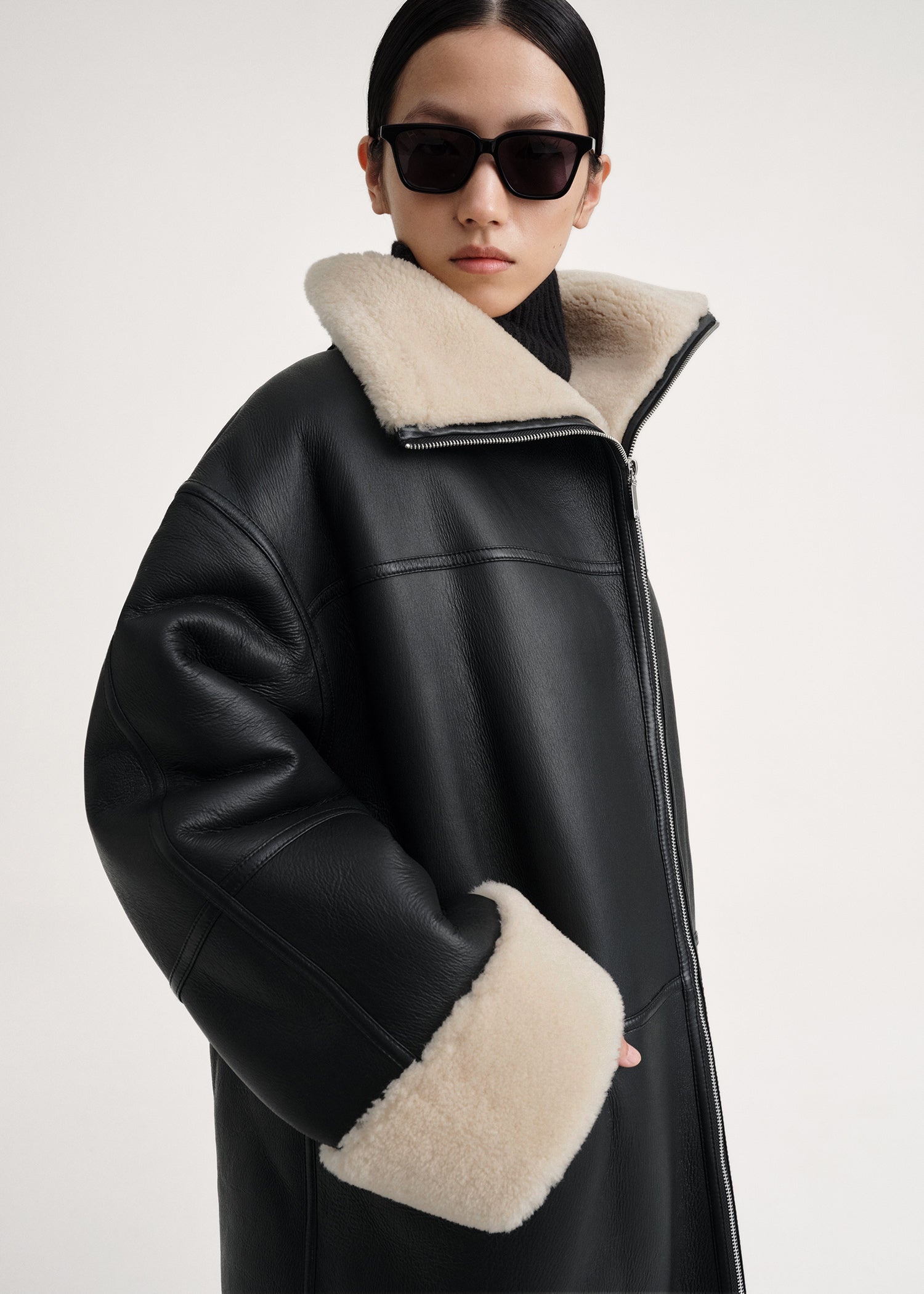 Signature shearling coat black/off-white - 6