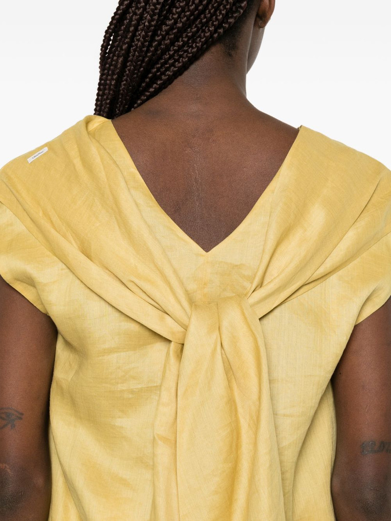 V-neck sleeveless top 5