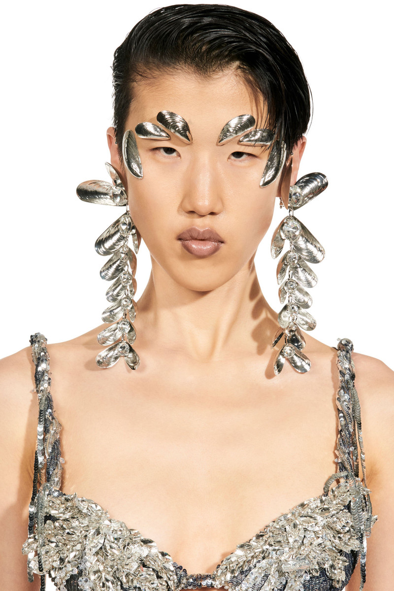 CRYSTAL MUSSEL CHANDELIER EARRINGS 1