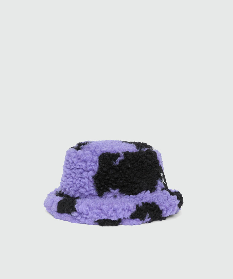 Purple teddy bucket hat with "Follow the Rabbit®" motif 1