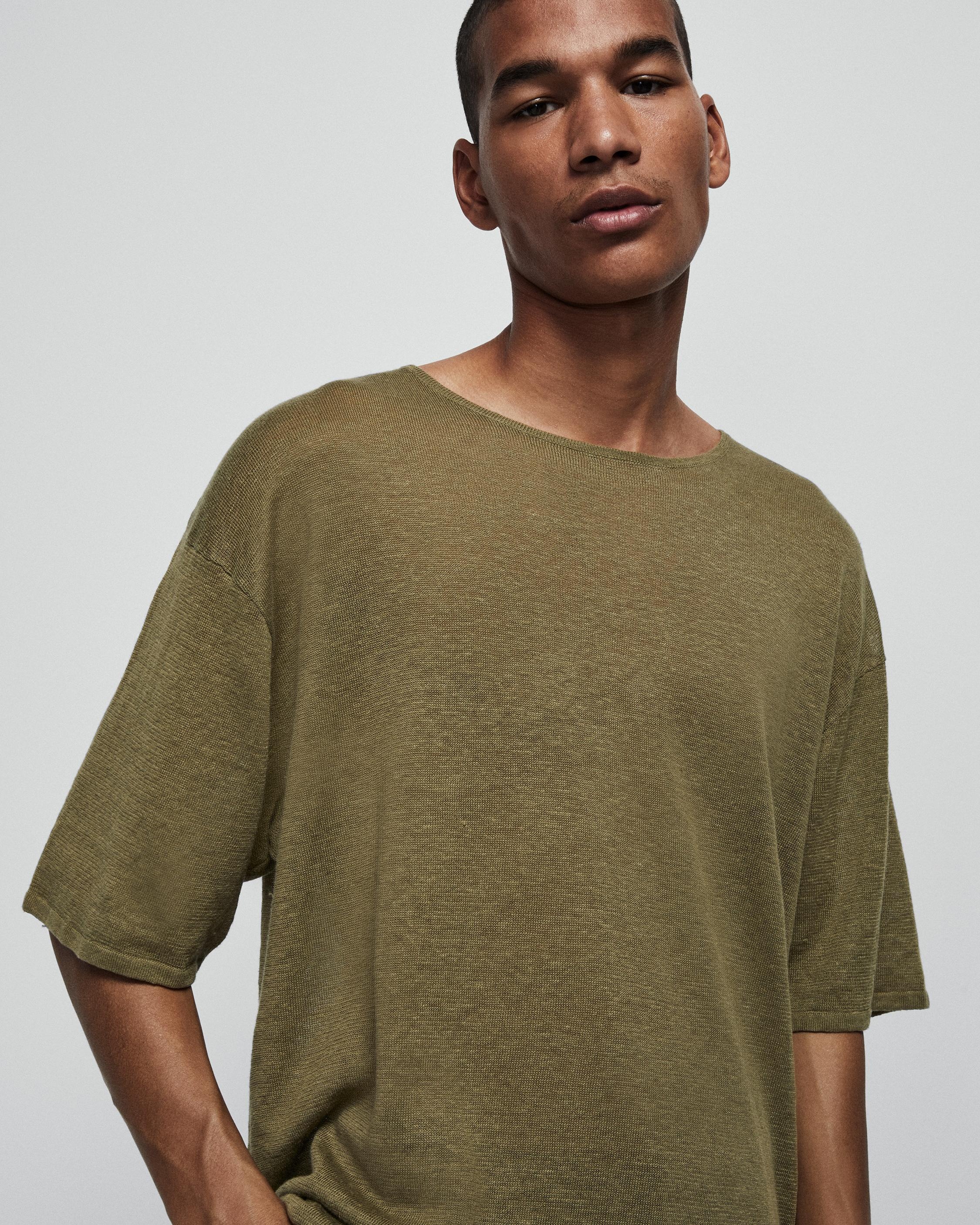 Kerwin Linen Short Sleeve Crew
Relaxed Fit Shirt - 8