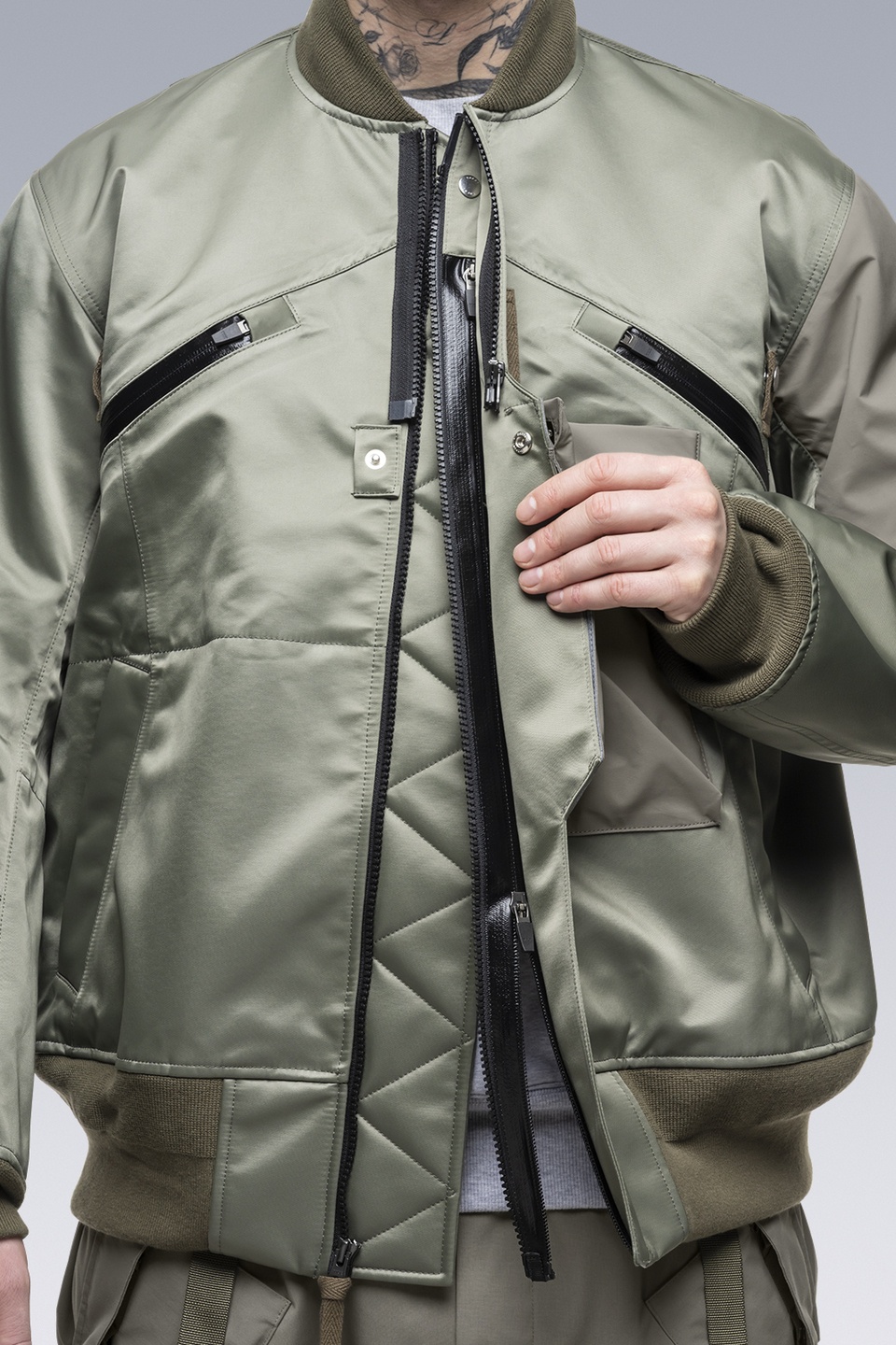 ACRONYM x sacai SAC-J2762 sacai / ACRONYM Bomber Jacket Sage | REVERSIBLE