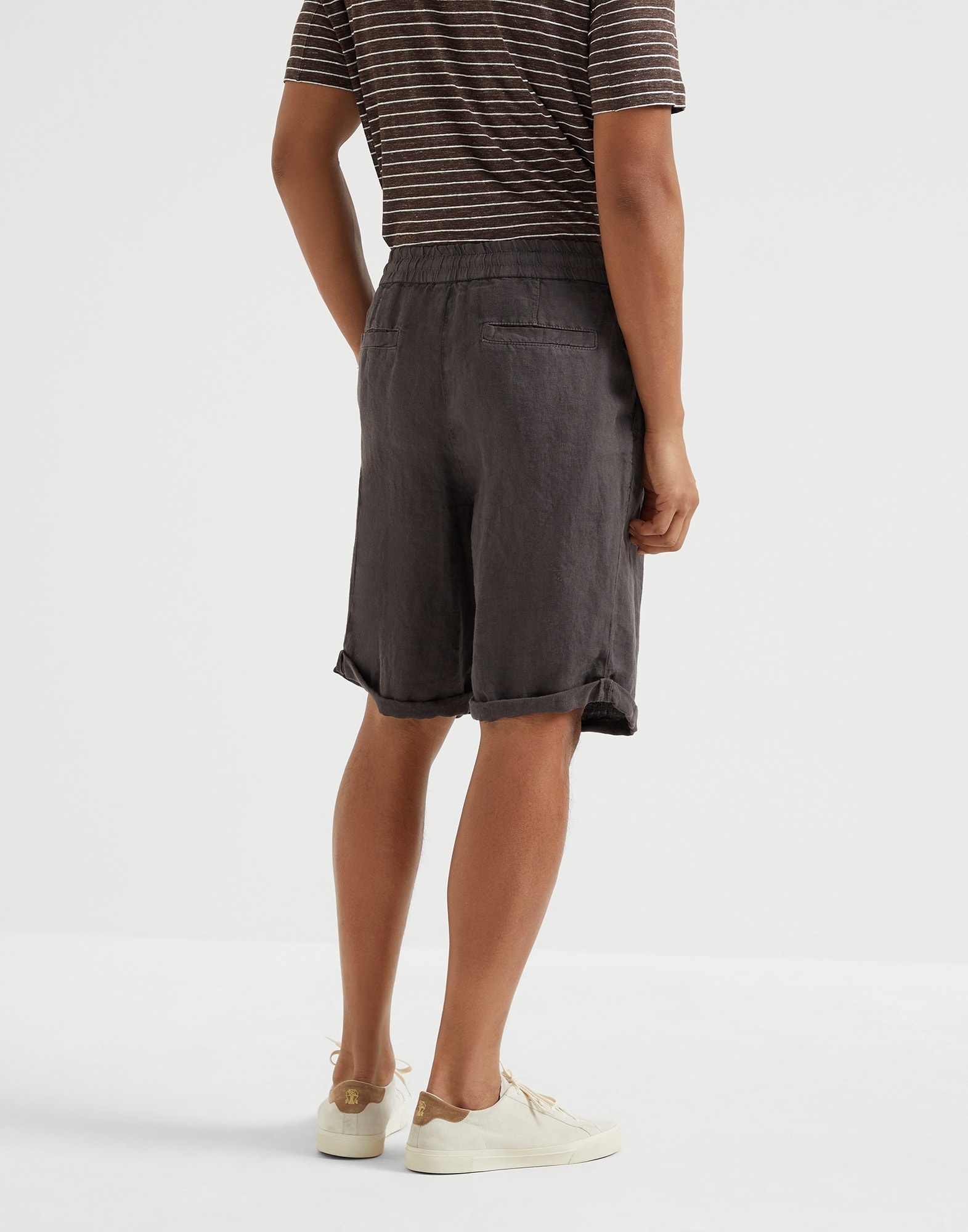 Garment-dyed Bermuda shorts in linen gabardine with drawstring and pleat - 2
