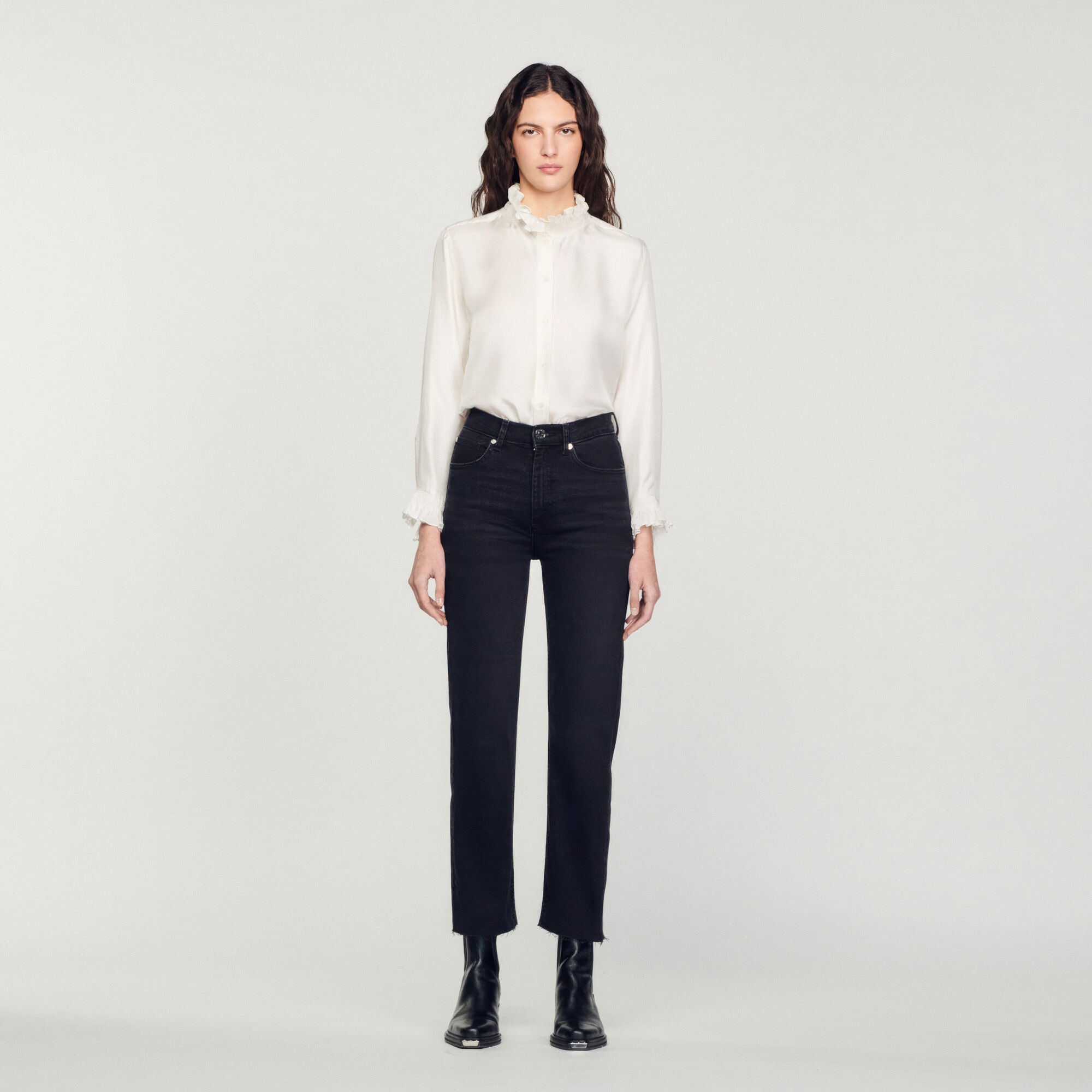 STRAIGHT-CUT JEANS WITH RAW EDGES - 3