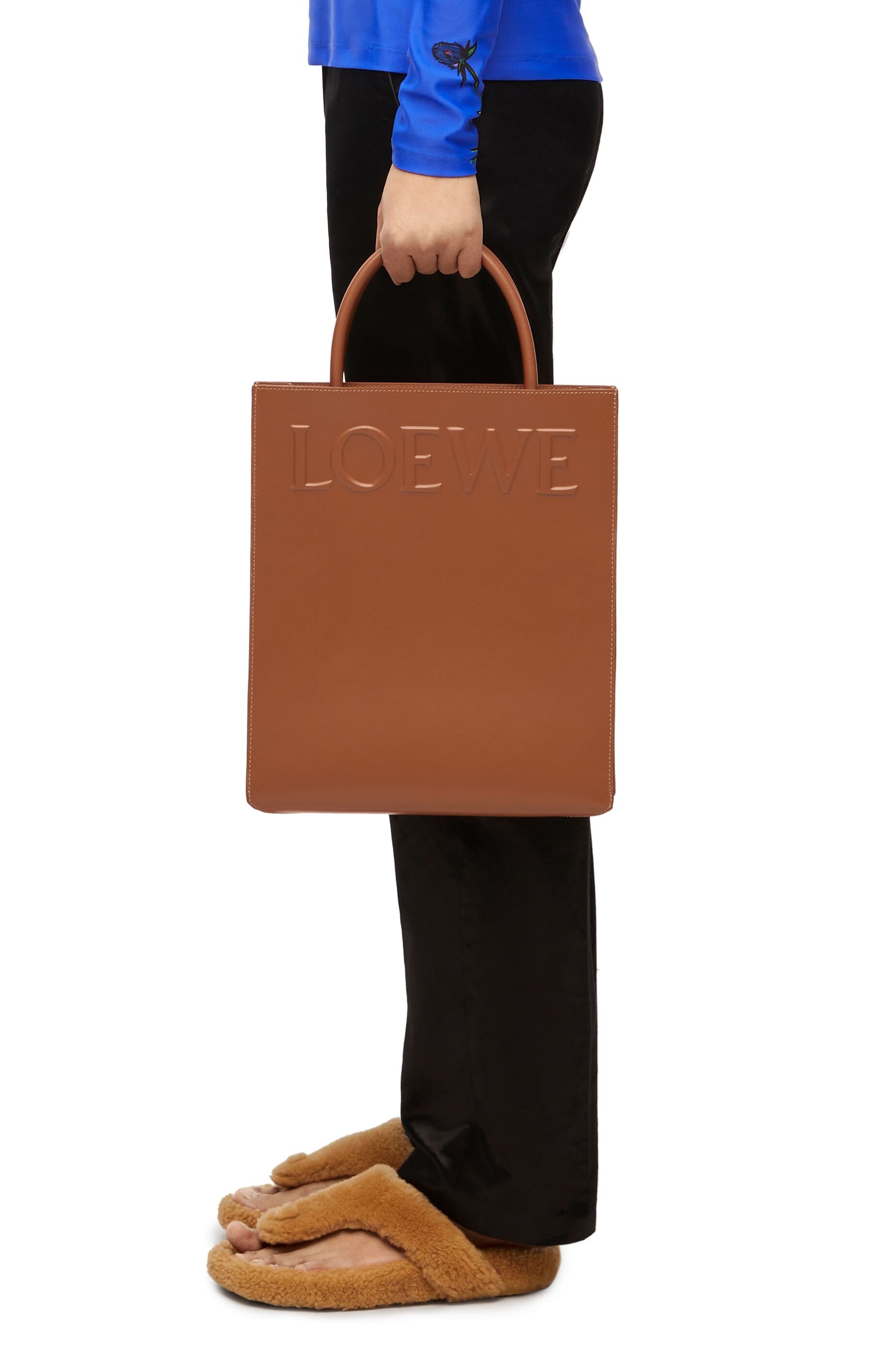 LOEWE Standard A4 Tote in sleek calfskin - 2