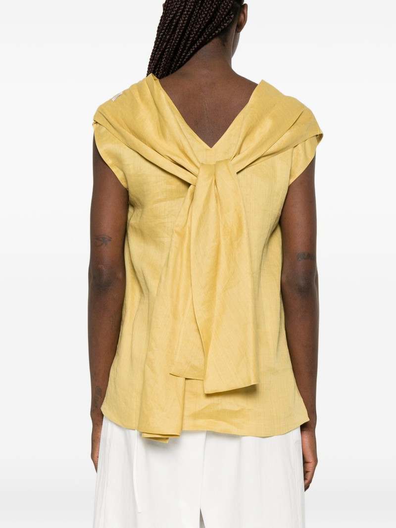 V-neck sleeveless top 4