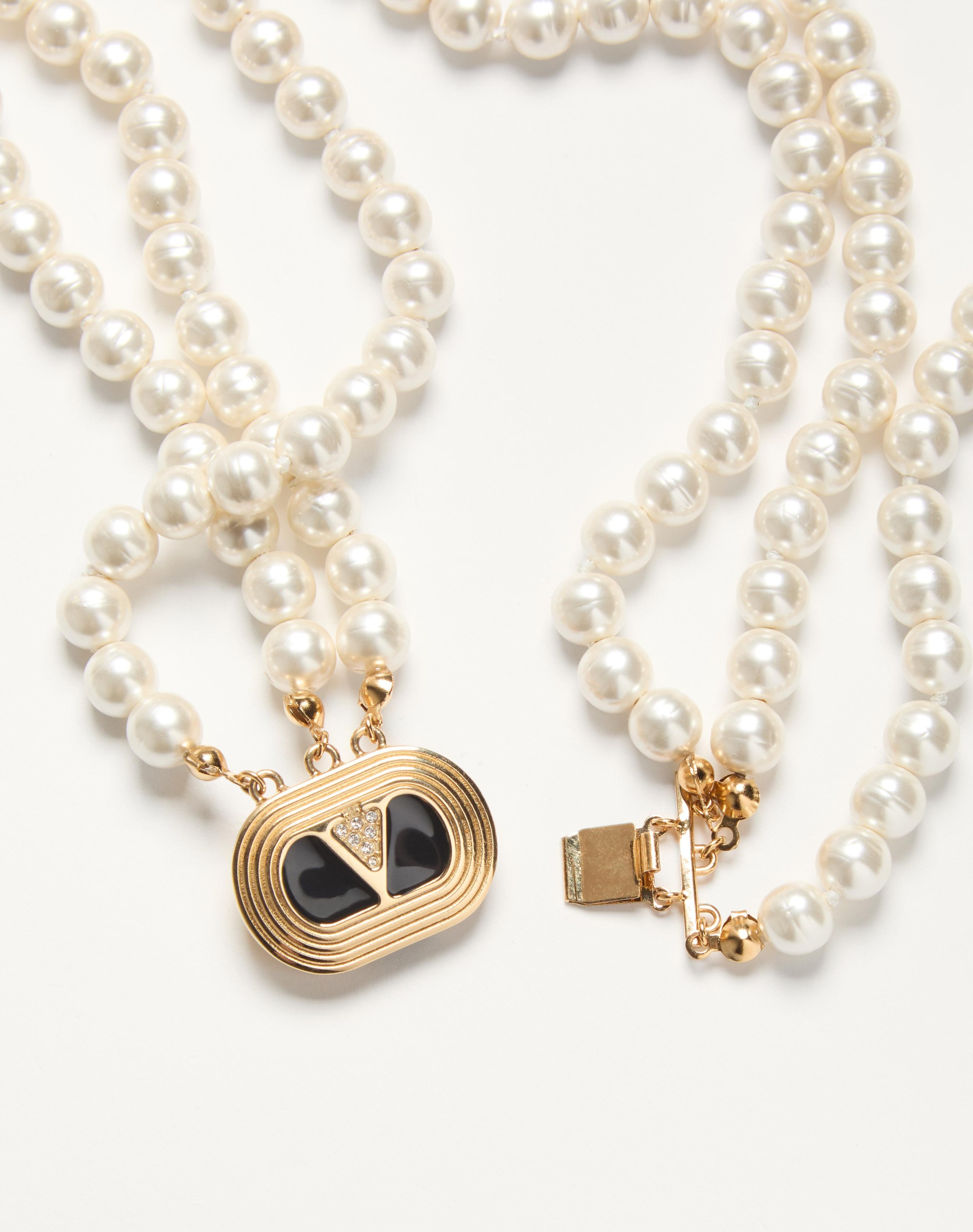 OVAL NECKLACE IN METAL, ENAMEL, PEARLS AND SWAROVSKI® CRYSTALS - 5