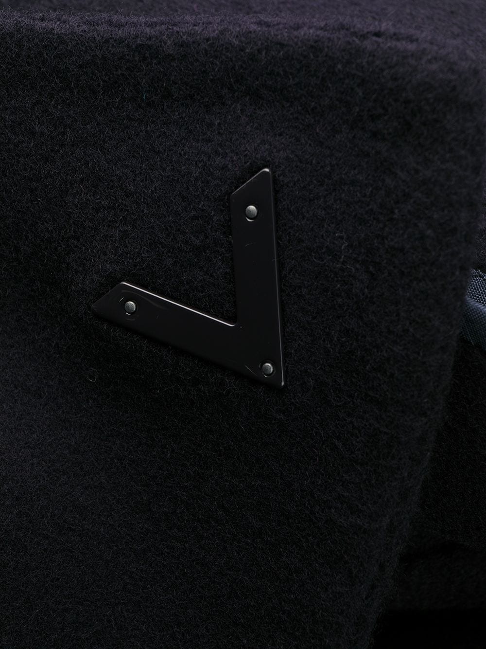 V plaque coat - 7