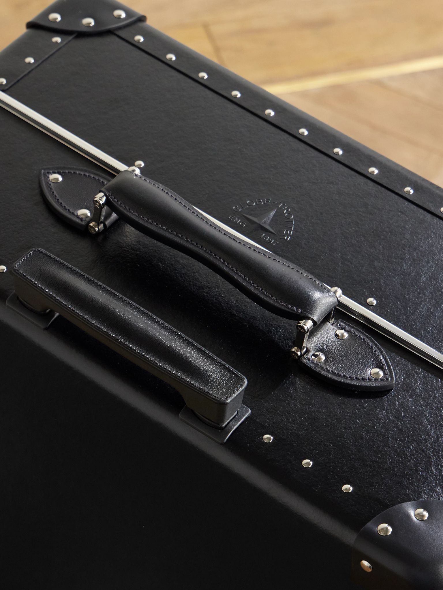 Metropolis Leather-Trimmed Suitcase Black - 5