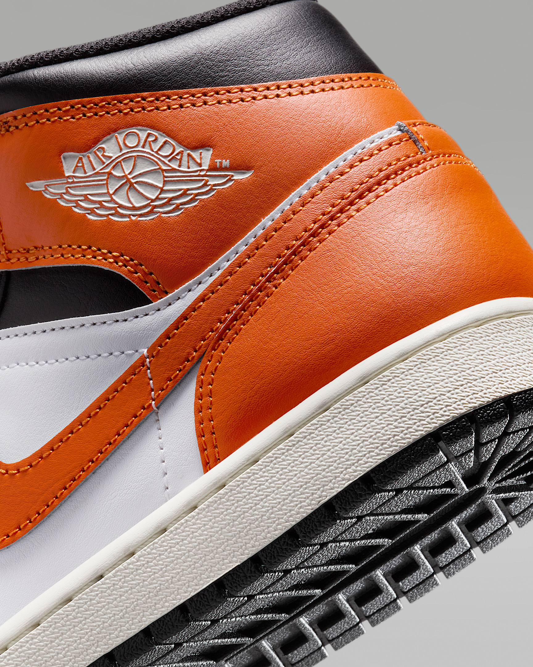 Air Jordan 1 Mid Men's Shoes - 8