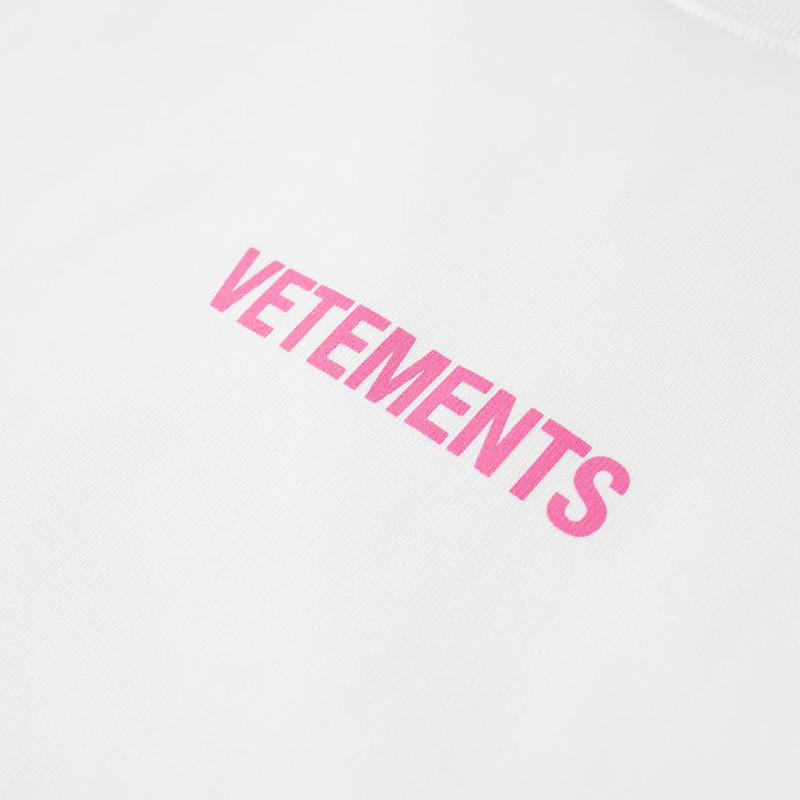 VETEMENTS Long Sleeve Logo Label Tee 2