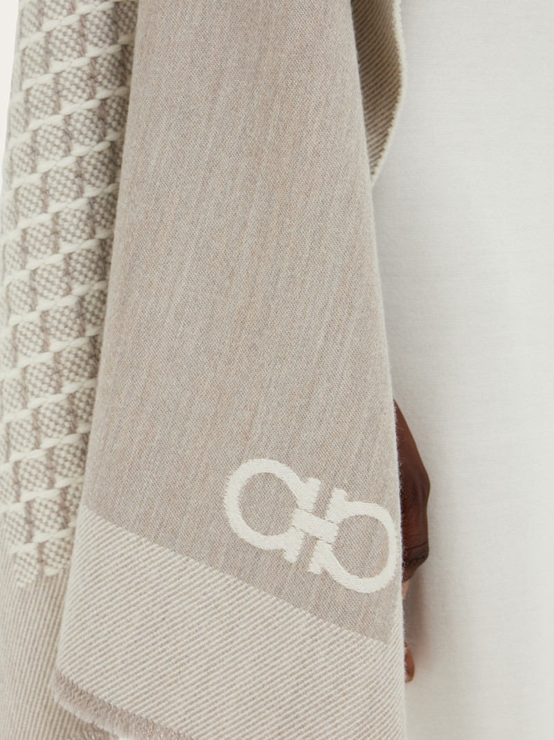 Jacquard cape 4