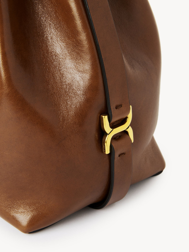 MARCIE BUCKET BAG IN SHINY LEATHER 6