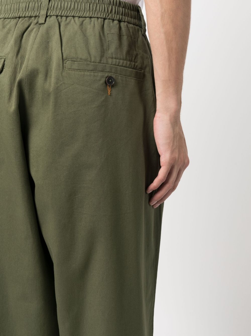 elasticated-waistband tapered trousers - 5