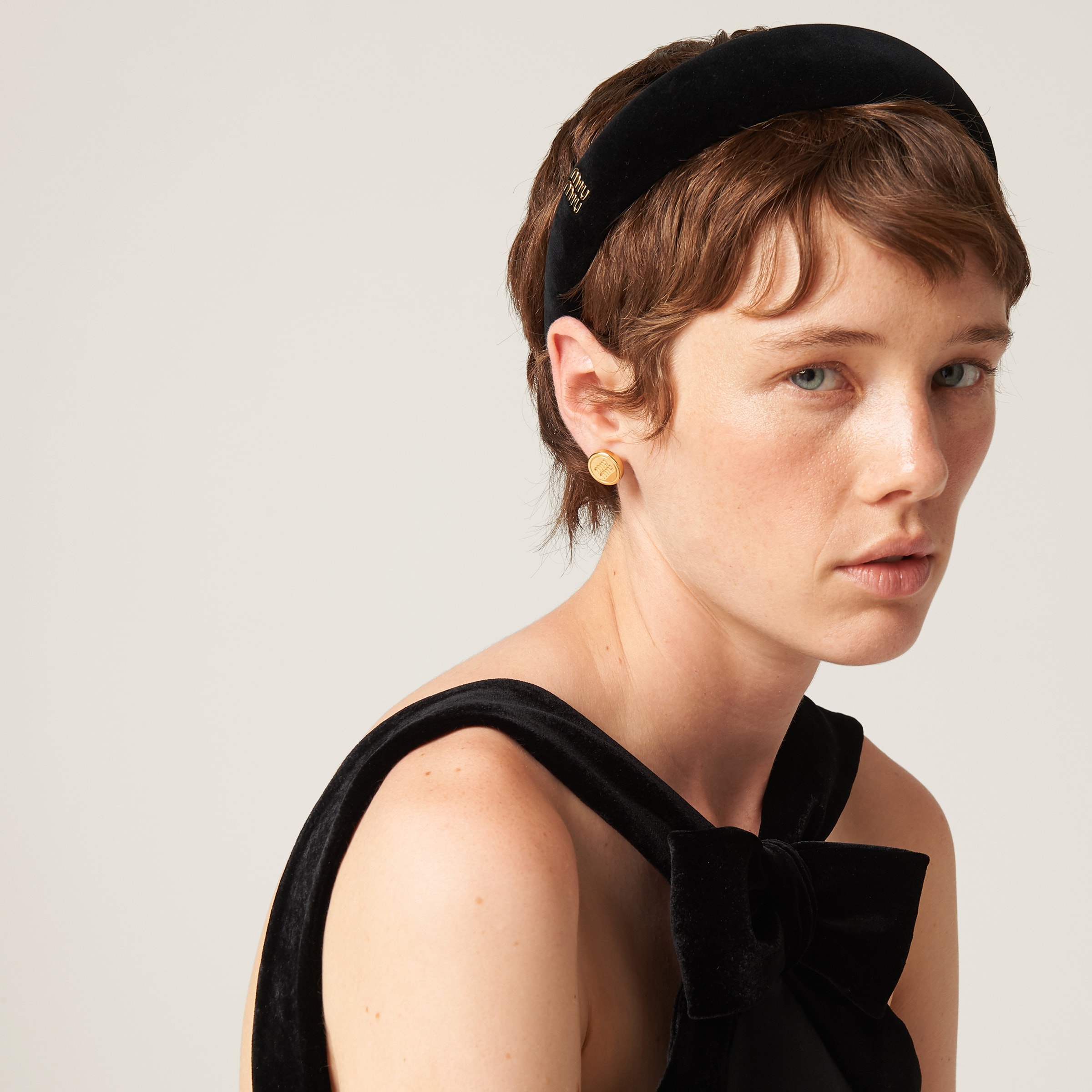 【関税無・国内発】 MIU MIU / Velvet Headband / カチューシャ 関税無・国内発】 MIU MIU / Velvet Headband / カチューシャ