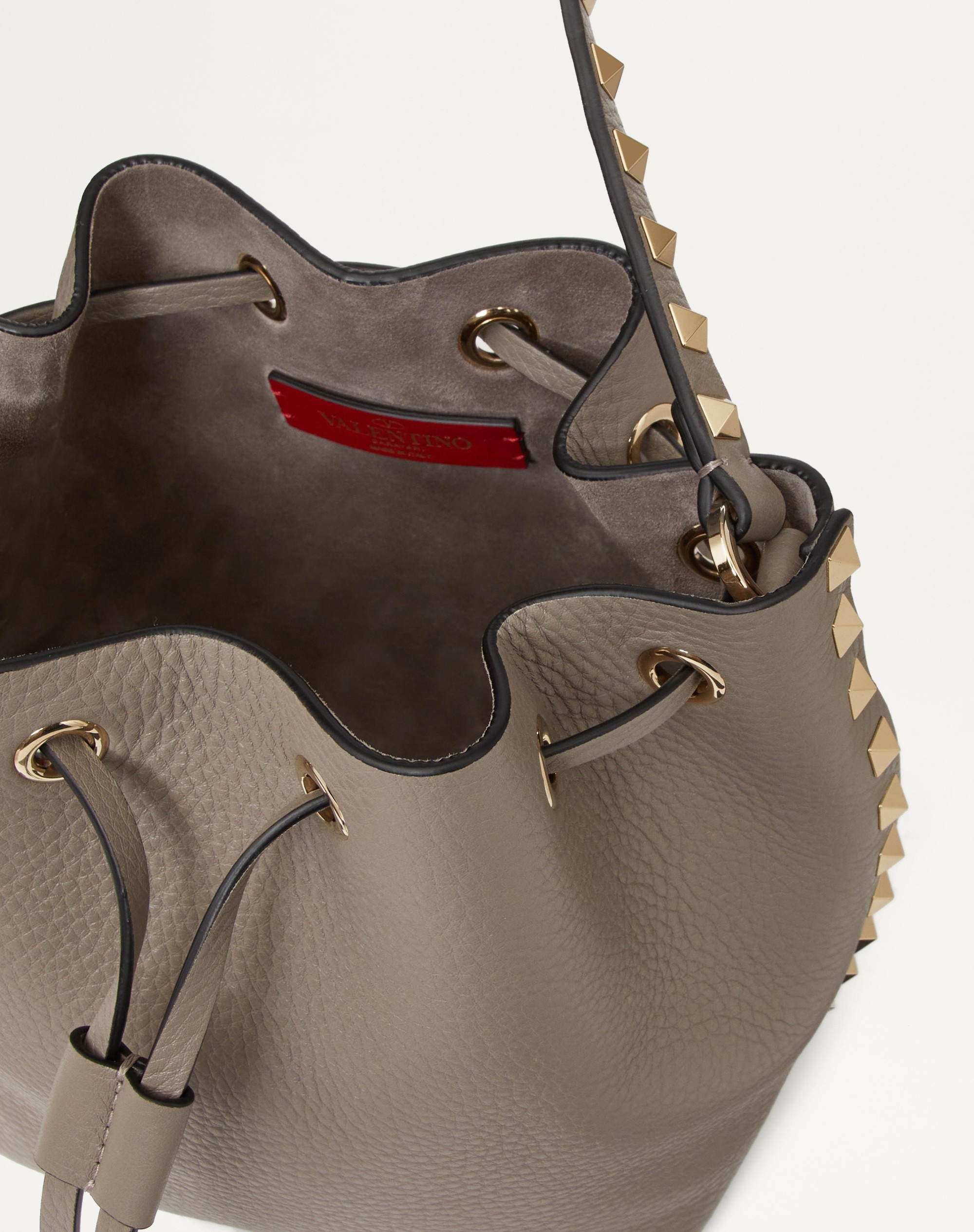 ROCKSTUD GRAINY CALFSKIN BUCKET BAG - 6