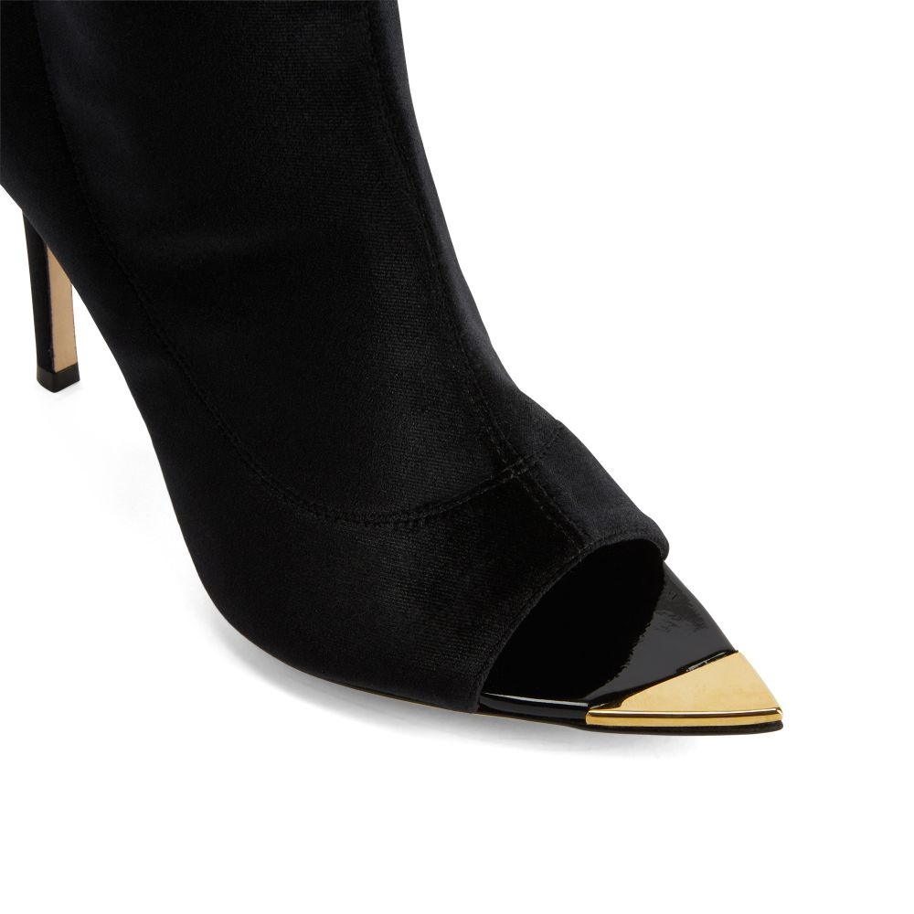 Intriigo Bootie - 5
